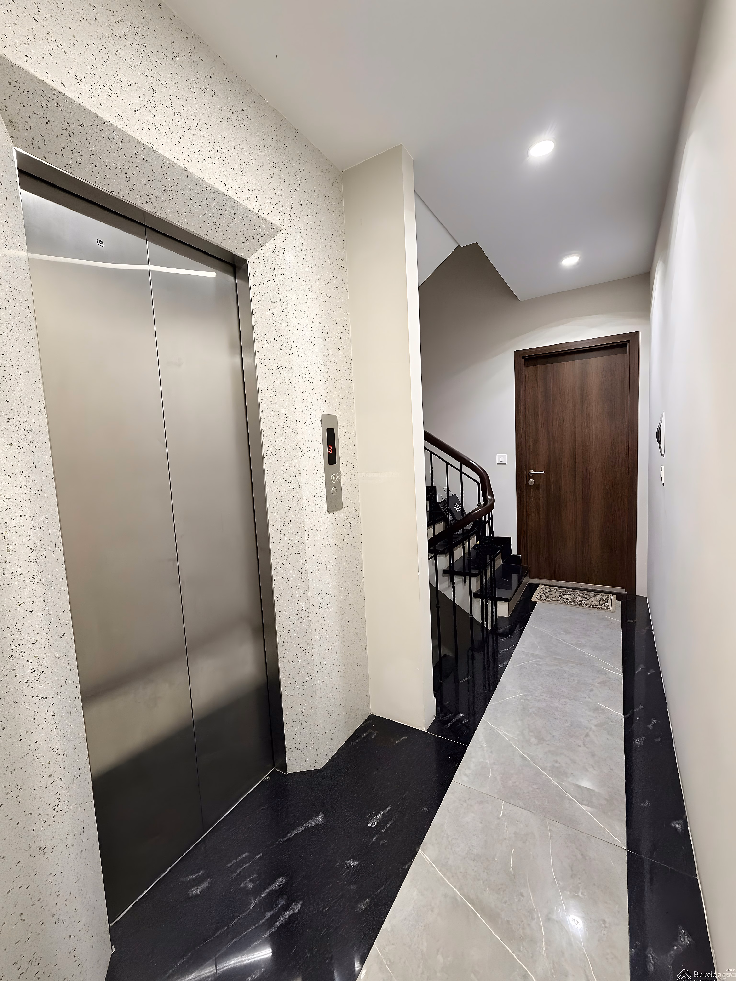 Owner sells house lot 670H7 Tan Mai, 73m2, car elevator to enter the house