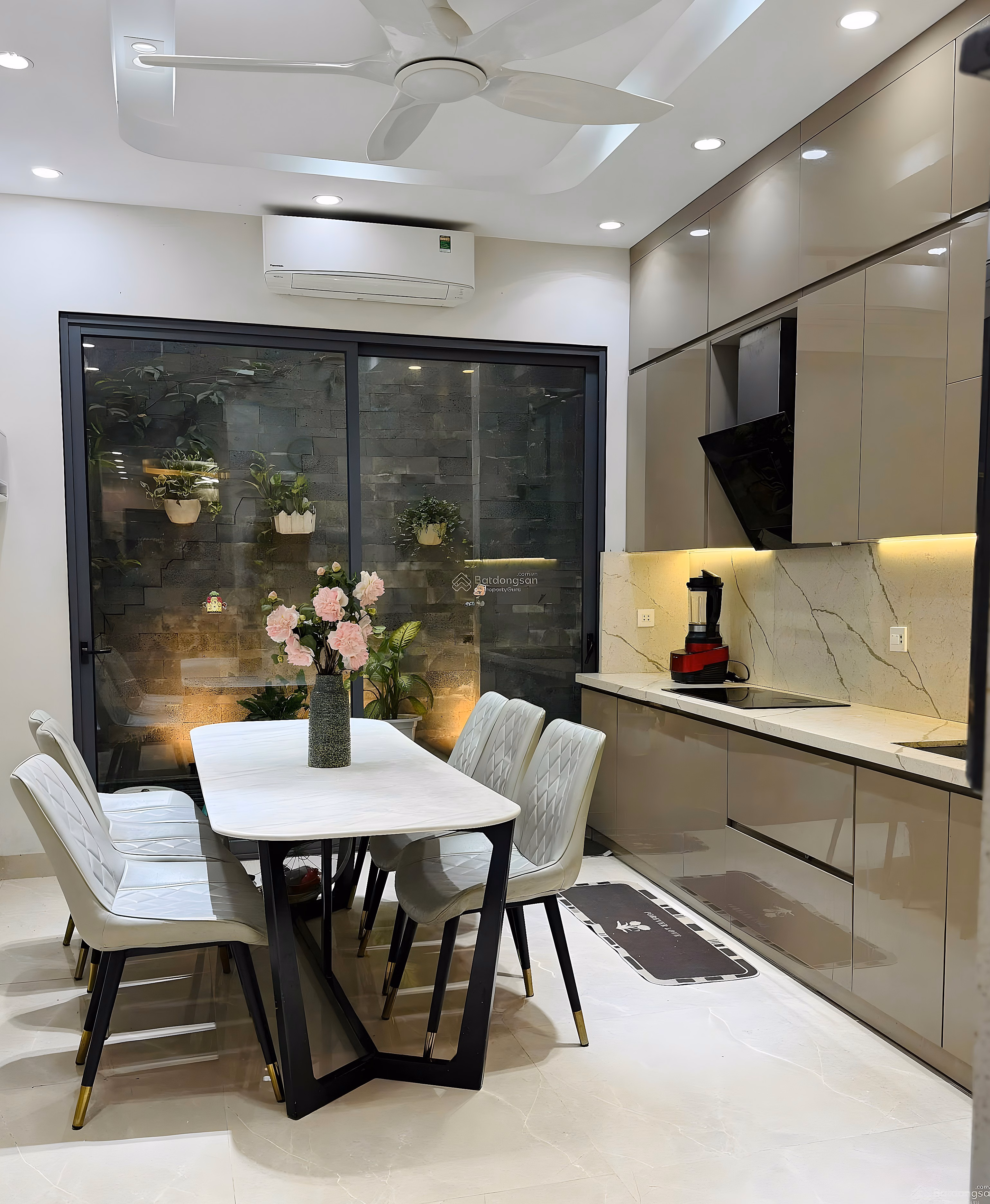 Owner sells house lot 670H7 Tan Mai, 73m2, car elevator to enter the house