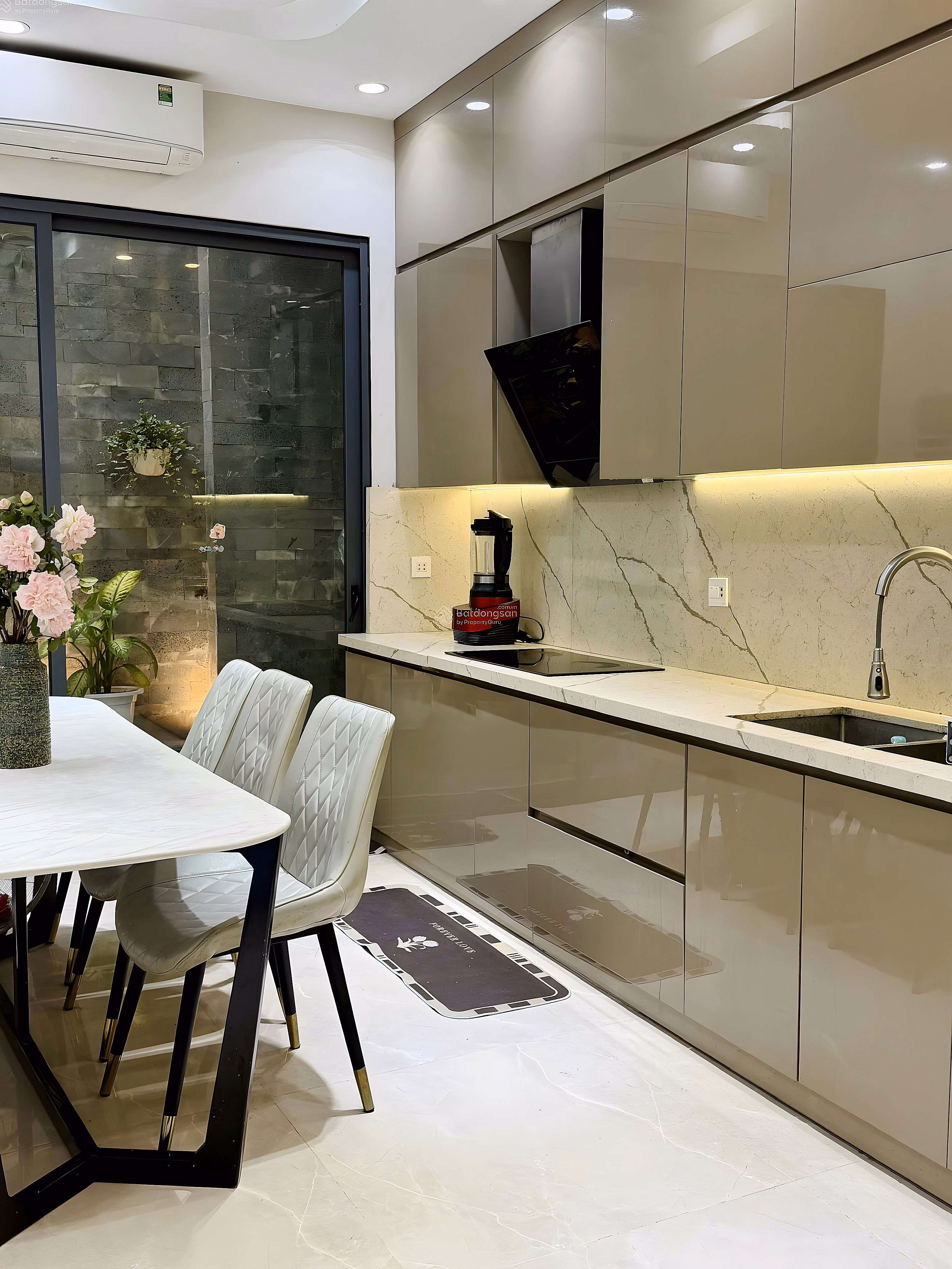 Owner sells house lot 670H7 Tan Mai, 73m2, car elevator to enter the house