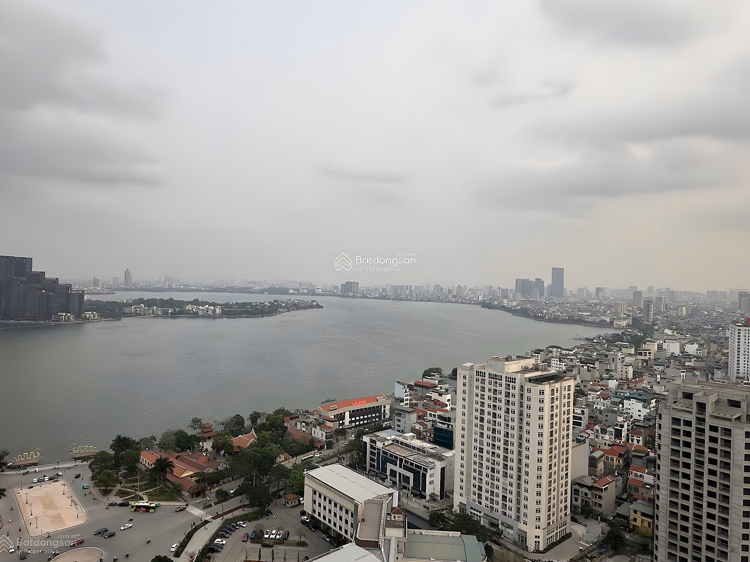 MY FAMILY RESIDENT ABROAD DECIDED TO SELL ELDORADO TAN HOANG MINH BUILDING, BEAUTIFUL WEST LAKE VIEW 3 BR 92M