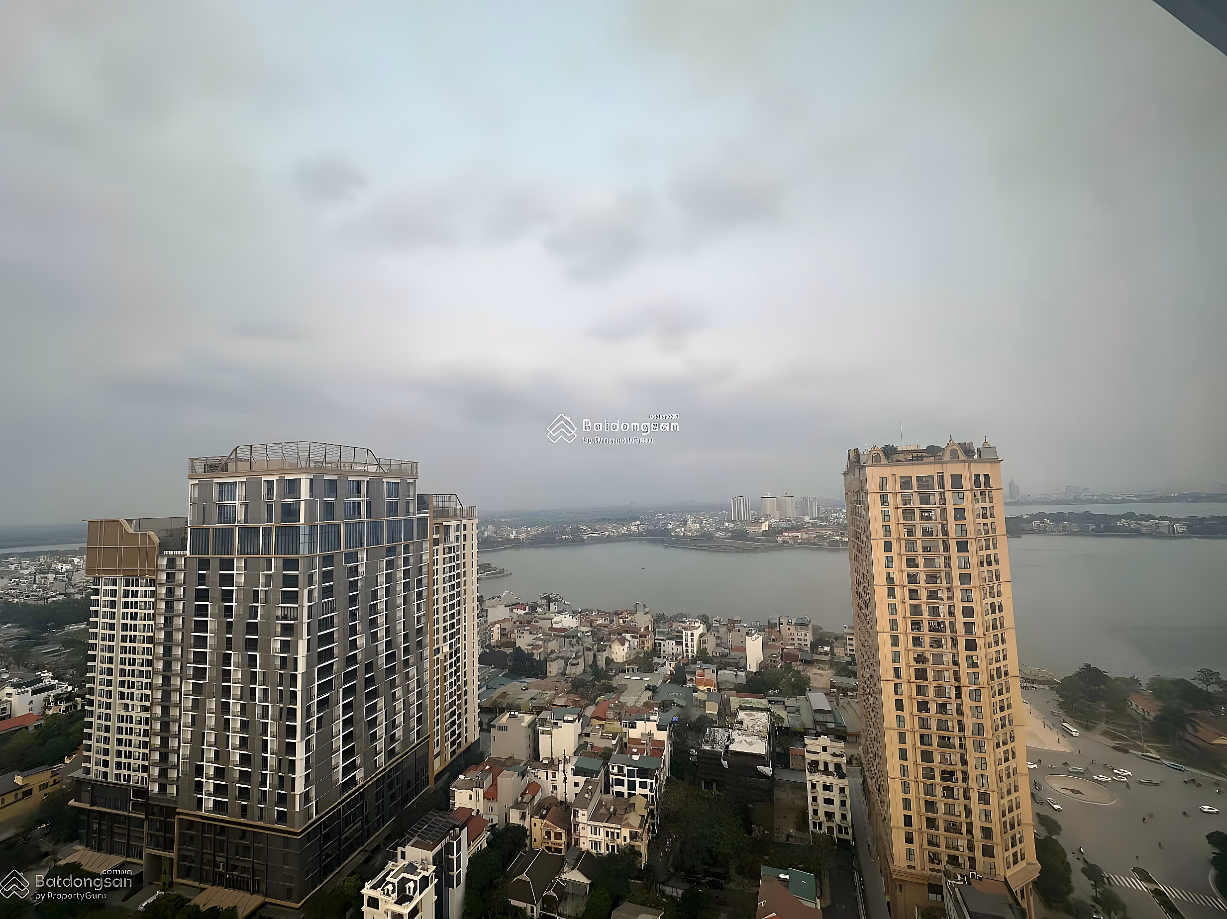 MY FAMILY RESIDENT ABROAD DECIDED TO SELL ELDORADO TAN HOANG MINH BUILDING, BEAUTIFUL WEST LAKE VIEW 3 BR 92M