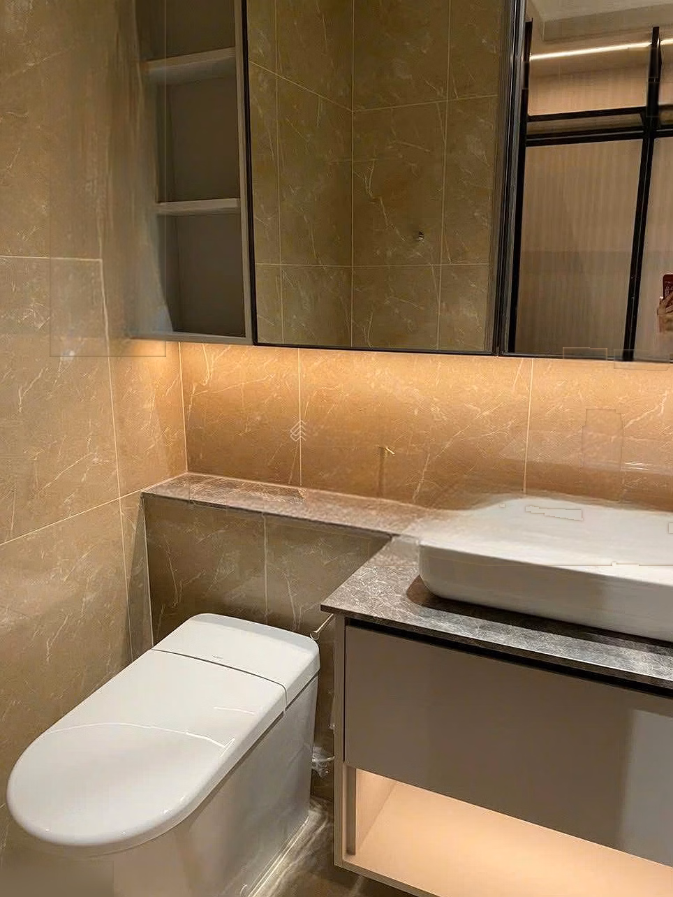 The Opera transfers 2 bedrooms with Bitexco view - rental contract available