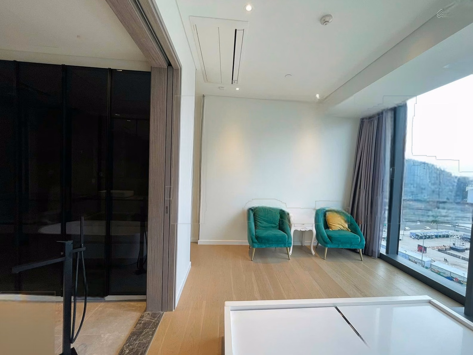 The Opera transfers 3 bedrooms with direct view of the river and District 1 - Available for rent, good price for investment