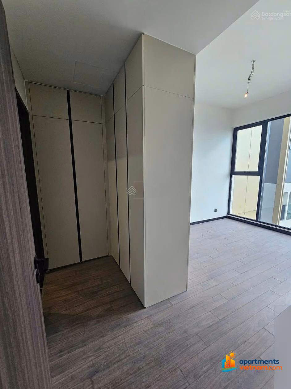 Owner sent for rent 2 bedroom apartment Heritage West Lake 677 Lac Long Quan 94m2 fully furnished, price 27 million/month