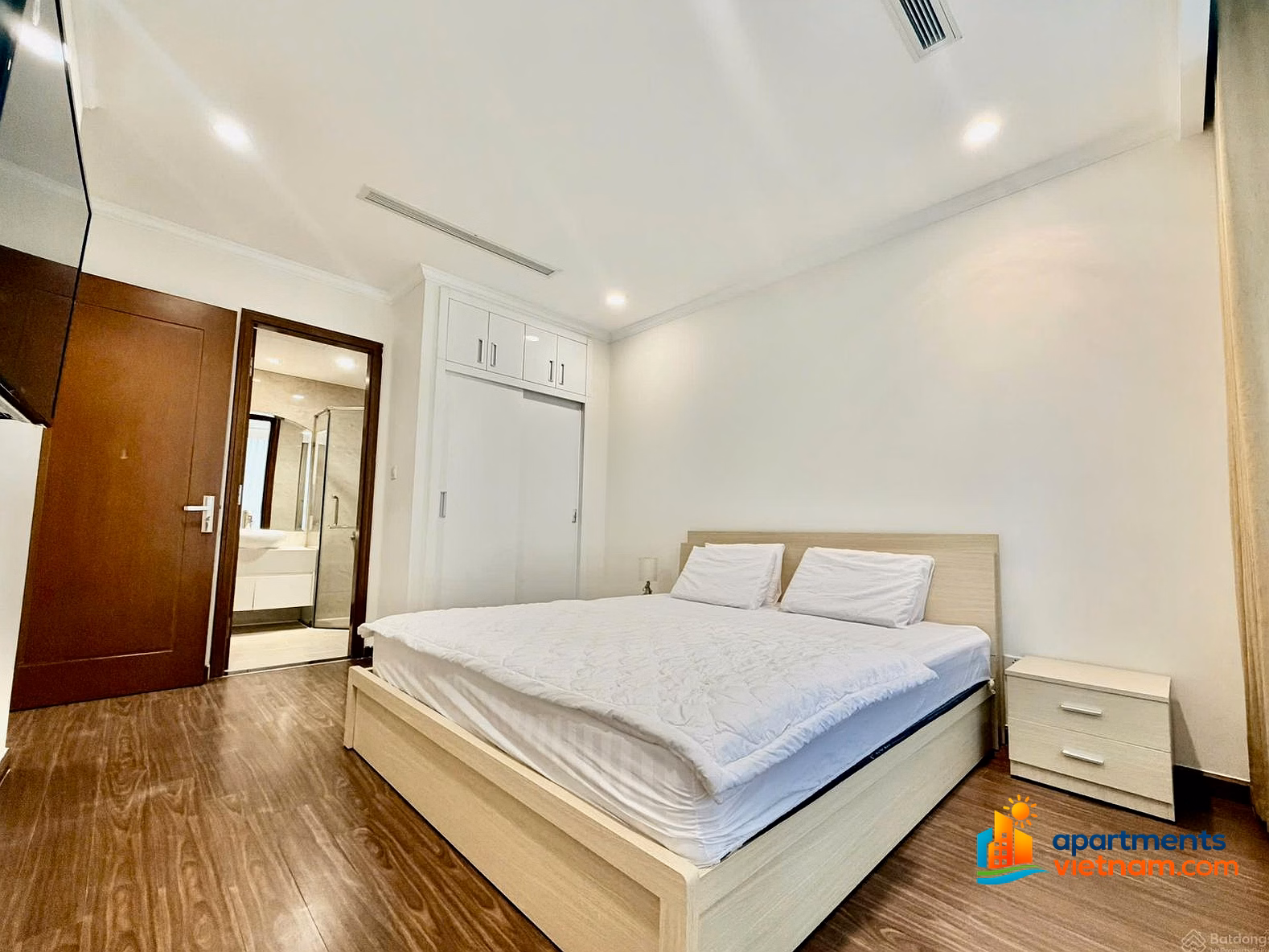 Selling 2 bedroom apartment 80m2 Landmark 5 - rent 27 million/month - 1 minute to Landmark 81, Vincom, Metro