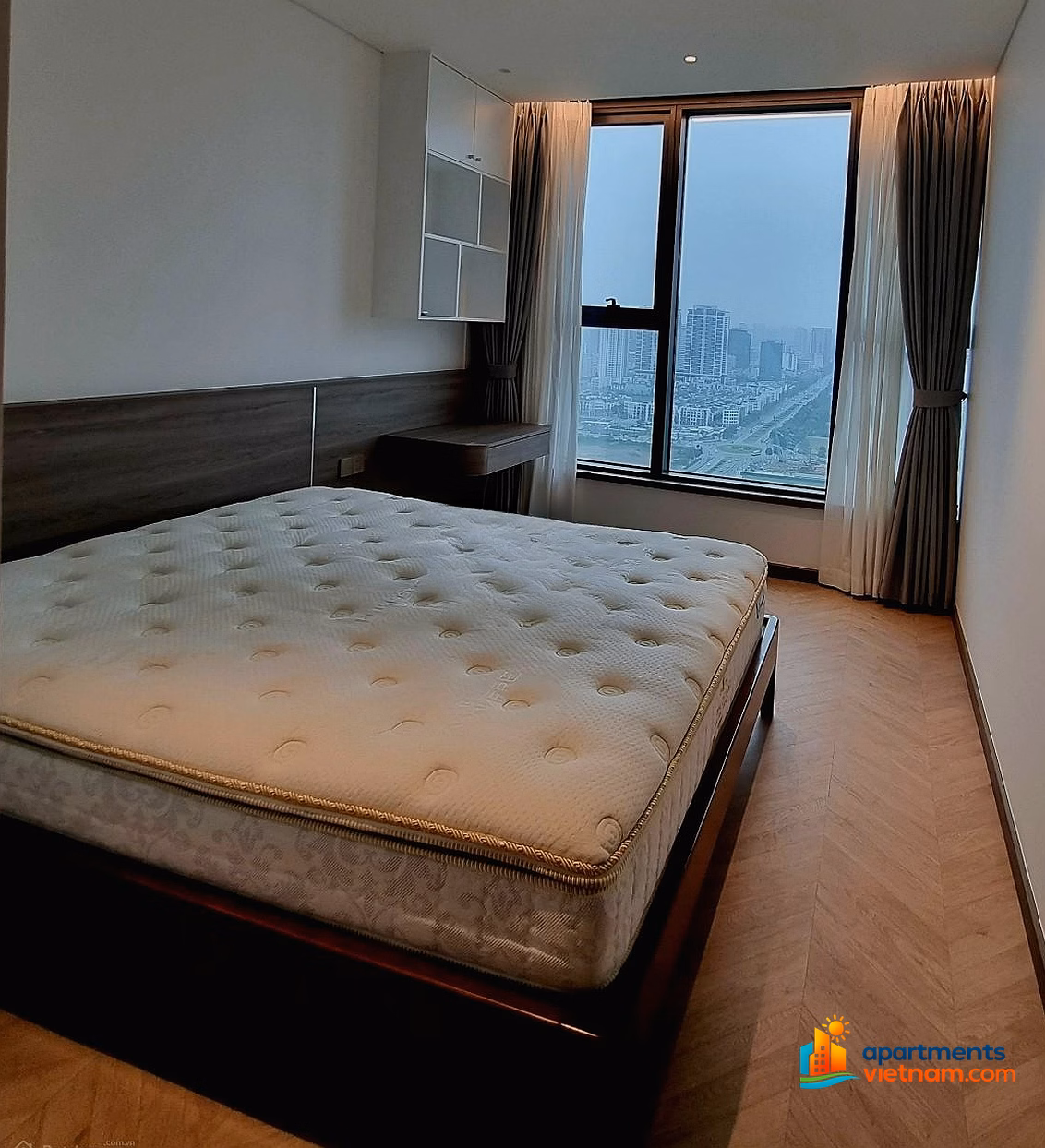 Han Jardin apartment for rent, 142m2, 4 bedrooms, 3 bathrooms, East and South balcony, beauty queen axis, genuine furniture, 45 million