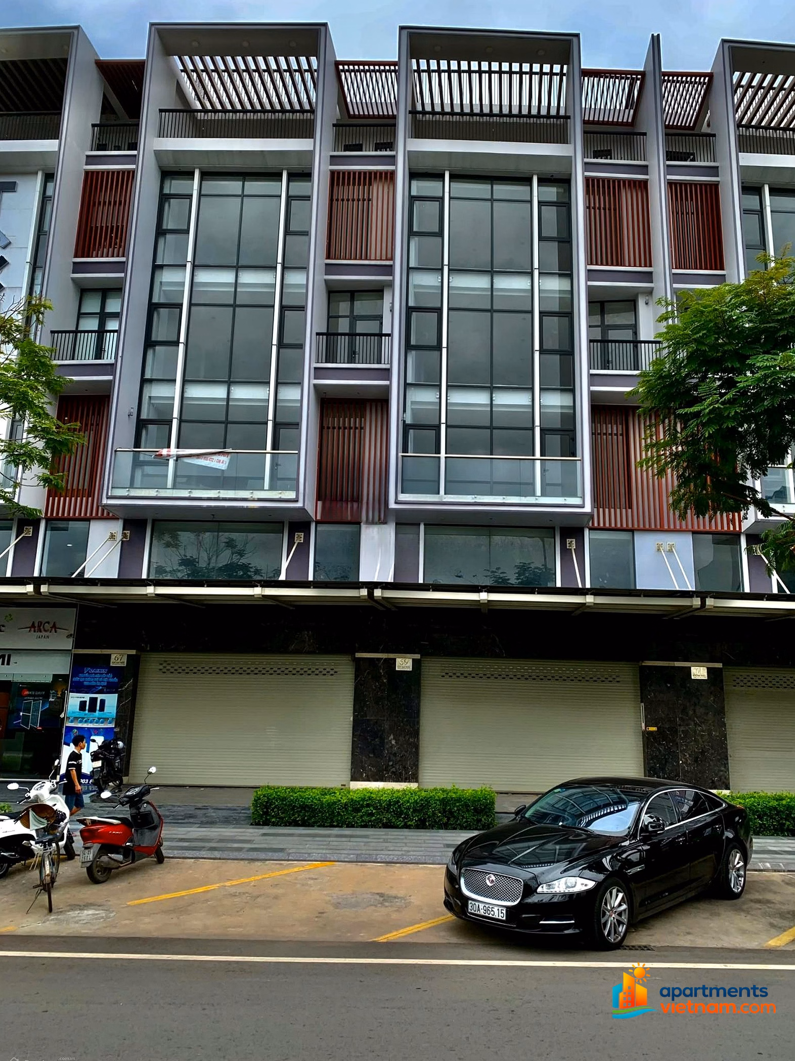 The original Nguyen Thi Nhung apartment has an elevator with an area of ​​140m2 and 6 floors in the busiest area in the area, priced at only 65 million/month.