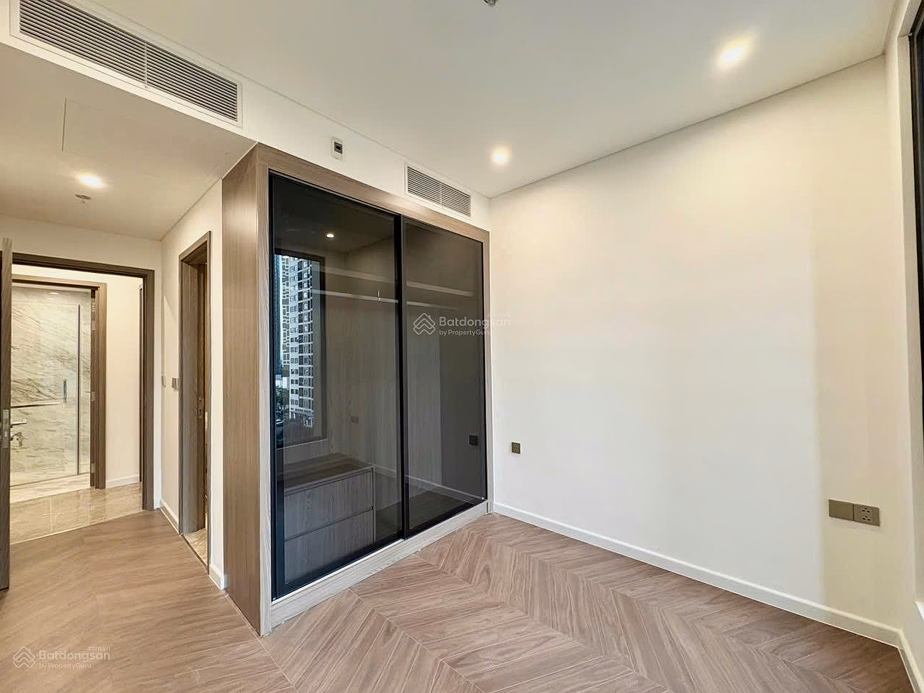 I have a full fund of apartments for rent at Lumiere Evergreen priced at 9 million-15 million/month. Contact me to see the house: Page 0989 893 ***