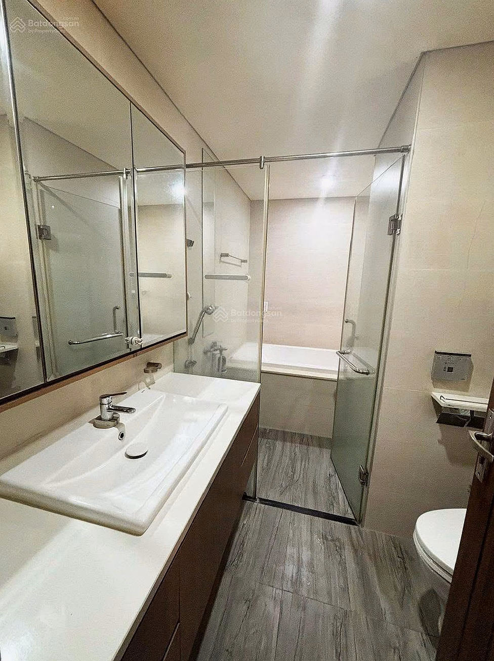 Selling apartment G03 BC Dong Nam lake view 150m2 04 bedrooms price 13 billion. Contact Huong 0936 670 ***