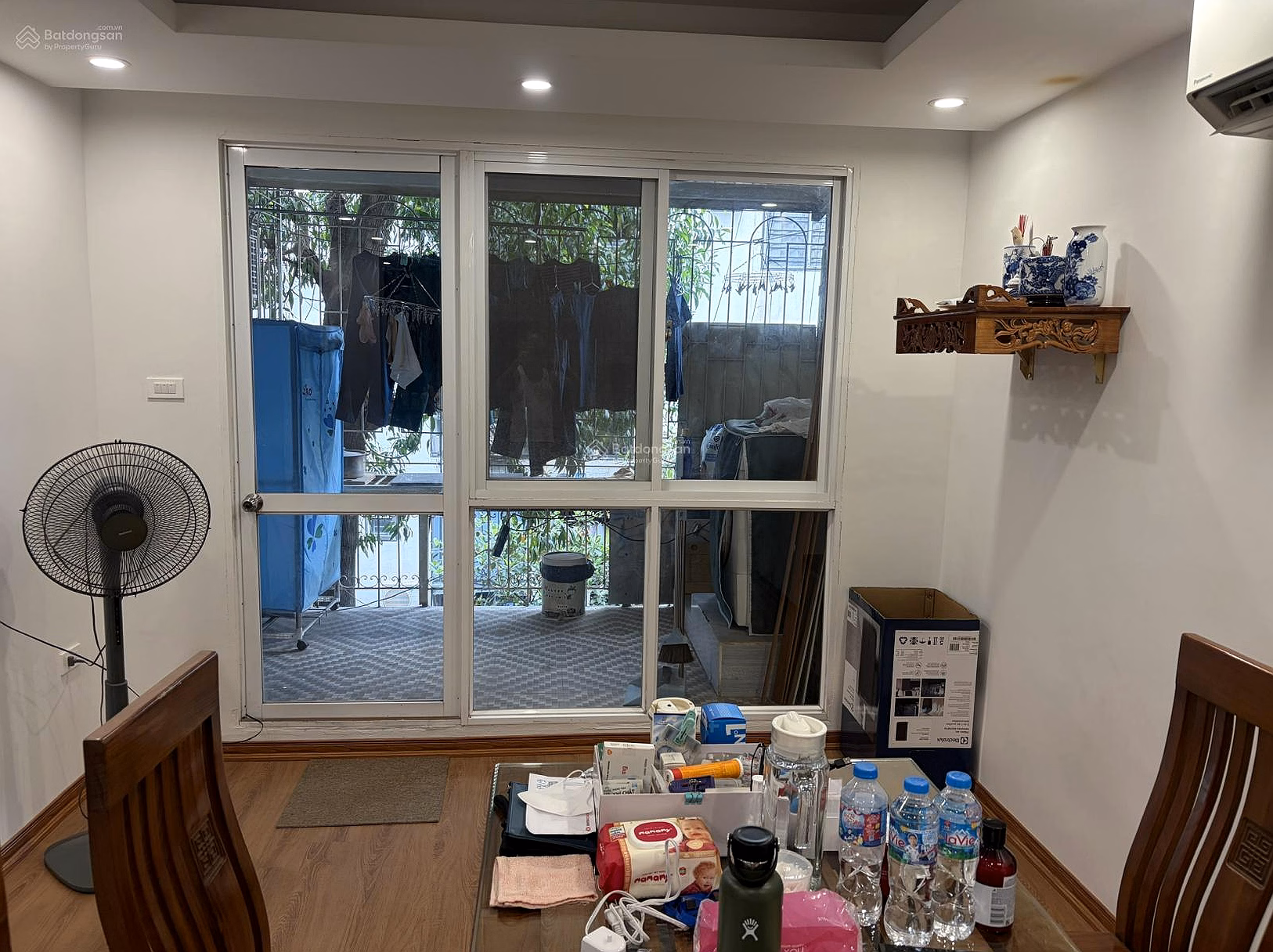 The owner needs to sell a collective apartment in a very nice location, area 38.5/65 m2, fully furnished.