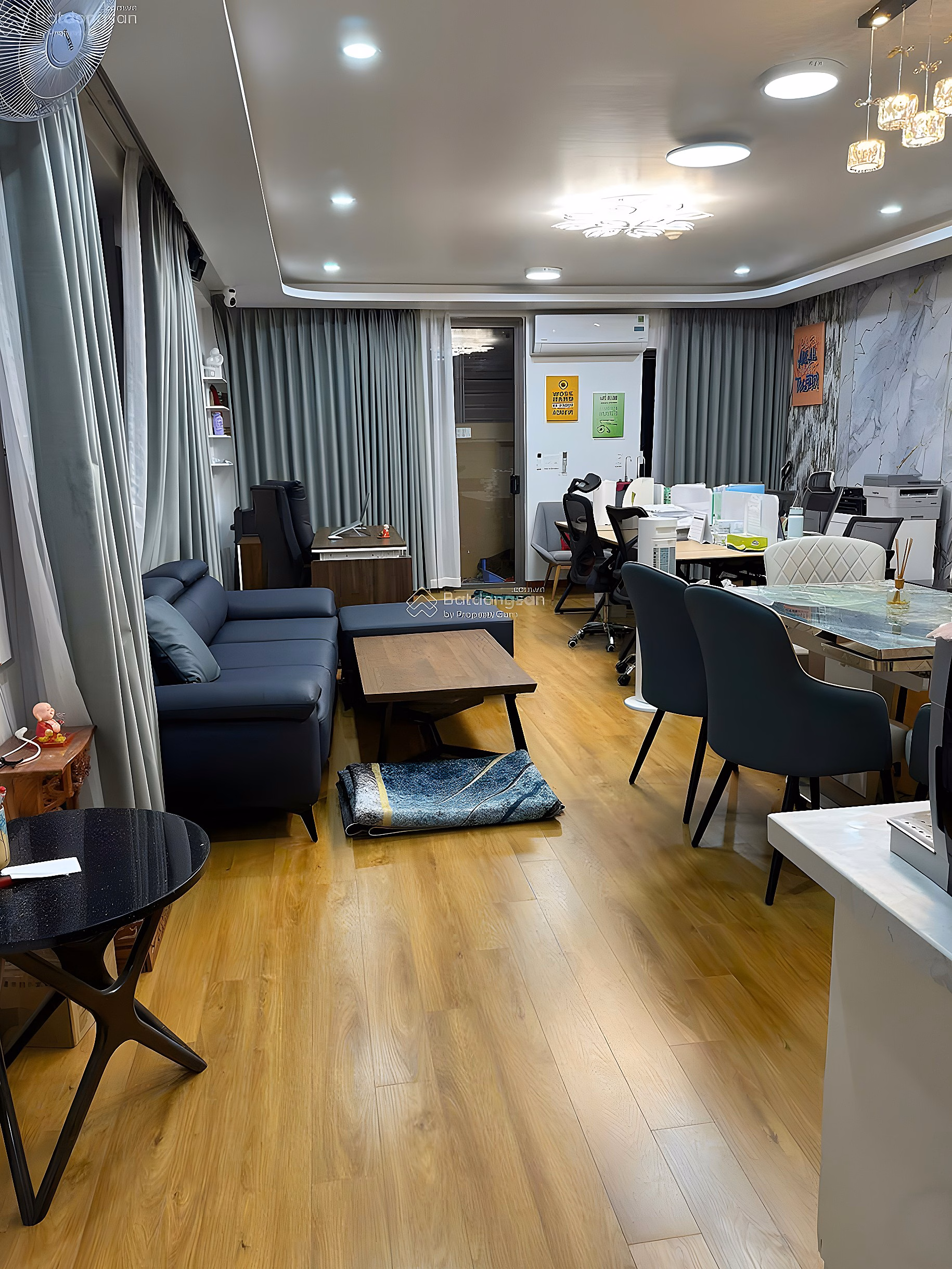 Specializing in selling duplex/officetel/CHCC Kingston Residence. Call me now: 0935 204 *** SDT/