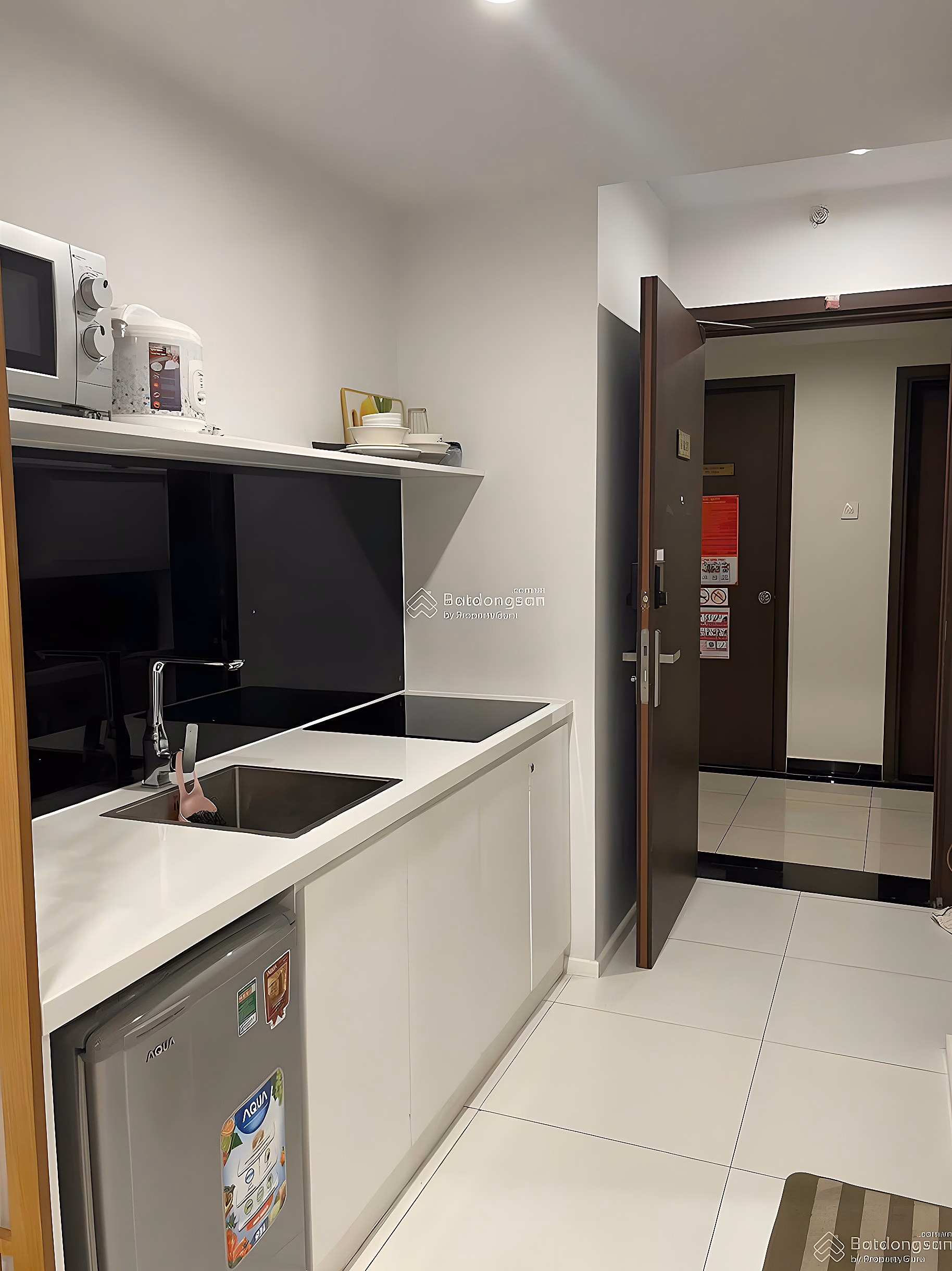 Specializing in selling duplex/officetel/CHCC Kingston Residence. Call me now: 0935 204 *** SDT/