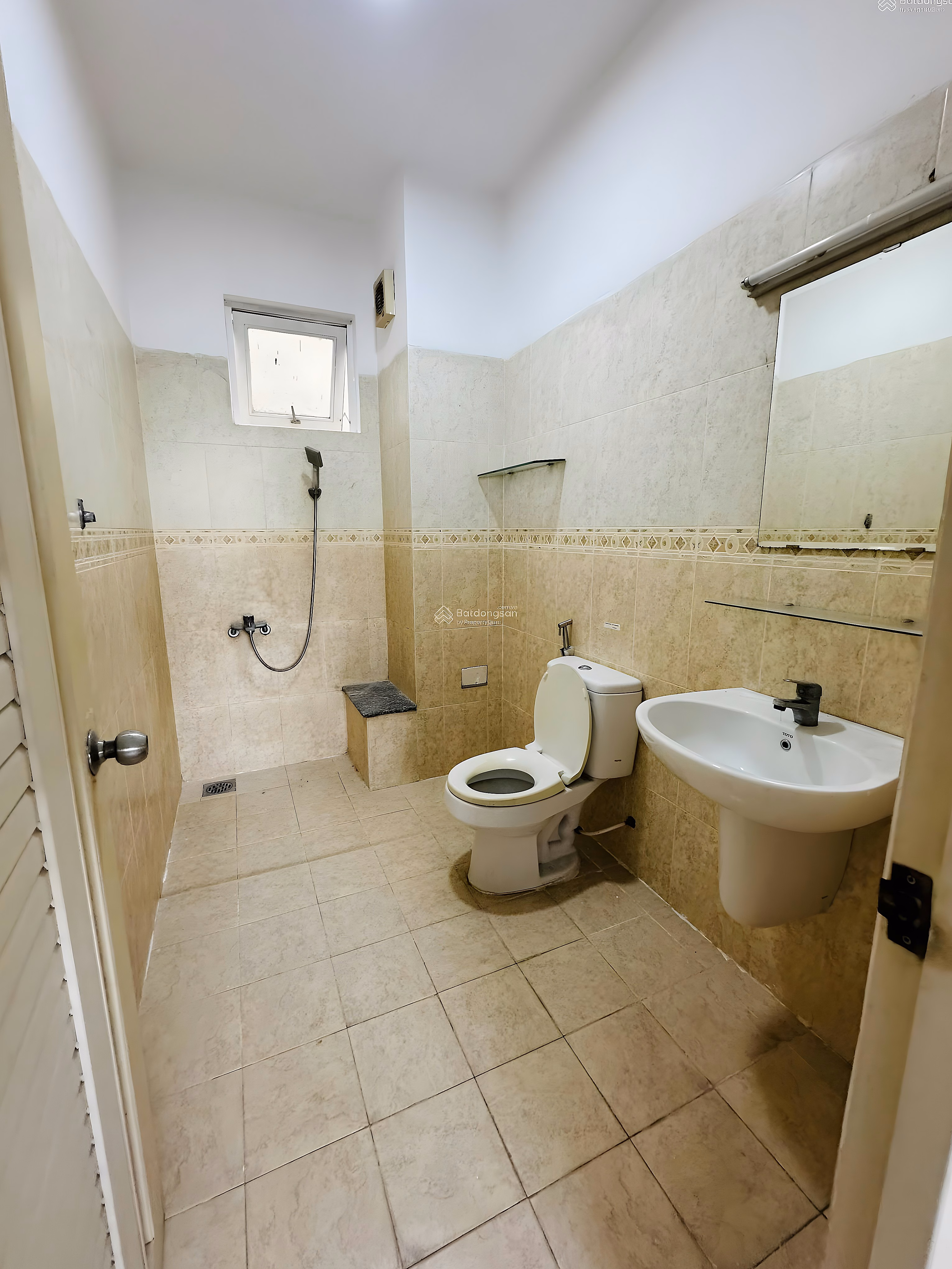 Quick sale of VIP townhouse in Binh Loi Binh Thanh, 12m car alley, pink book of 90m2, 5 bedrooms, income 25 - 30 million/month