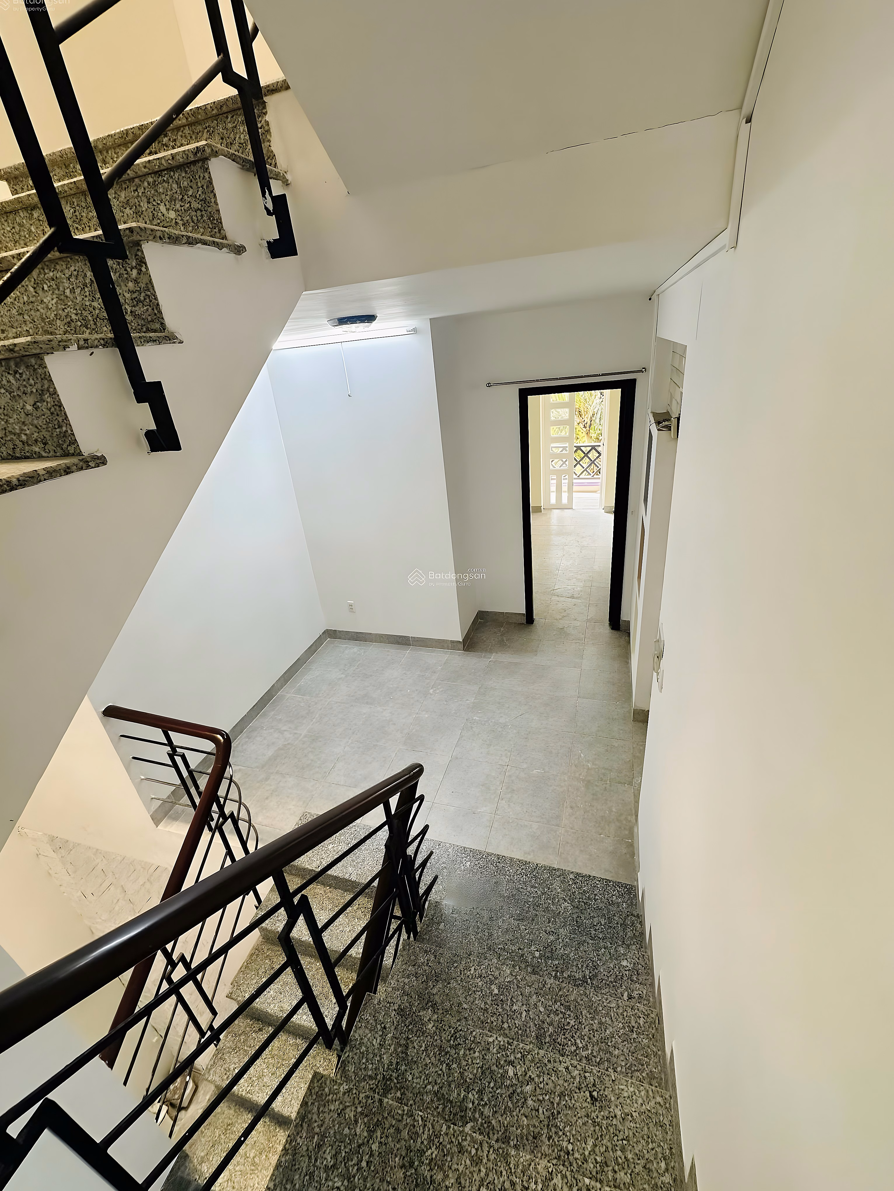 Quick sale of VIP townhouse in Binh Loi Binh Thanh, 12m car alley, pink book of 90m2, 5 bedrooms, income 25 - 30 million/month