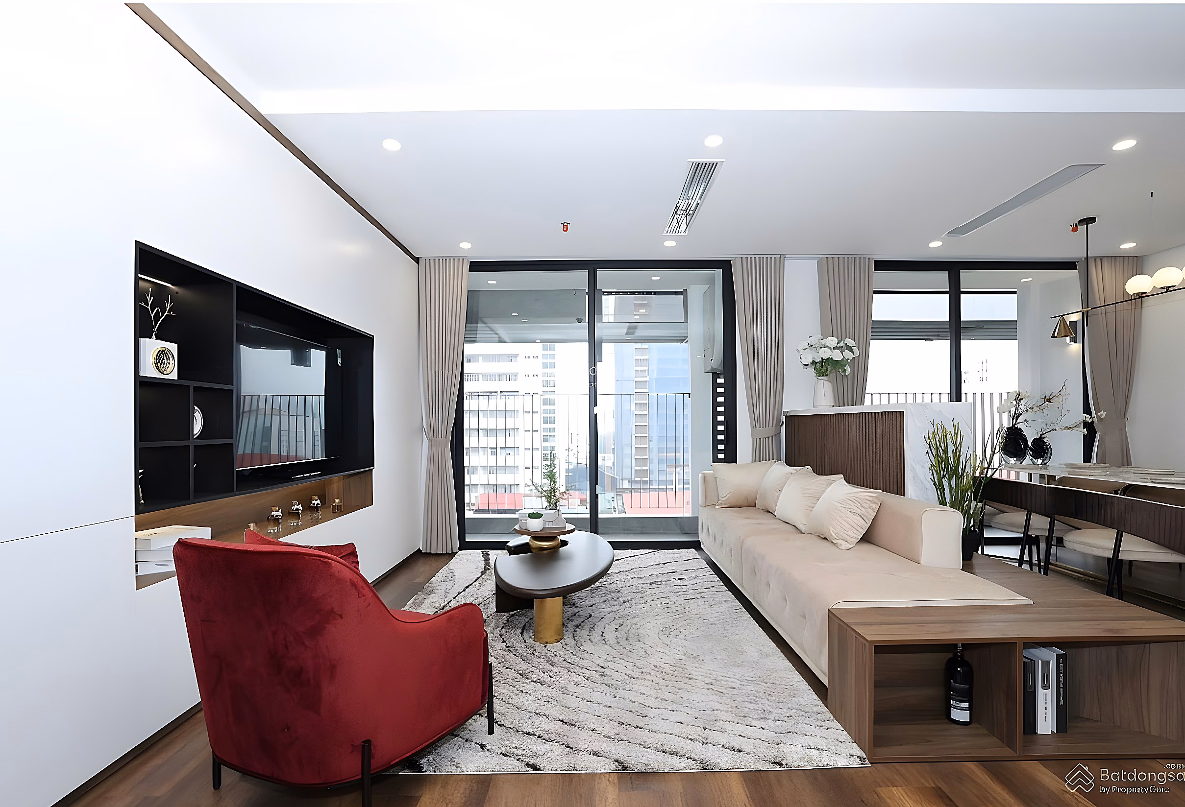 The owner needs to sell a 3-bedroom corner apartment with lake view facing Southeast, the most beautiful apartment in the project, just over 8 billion to move