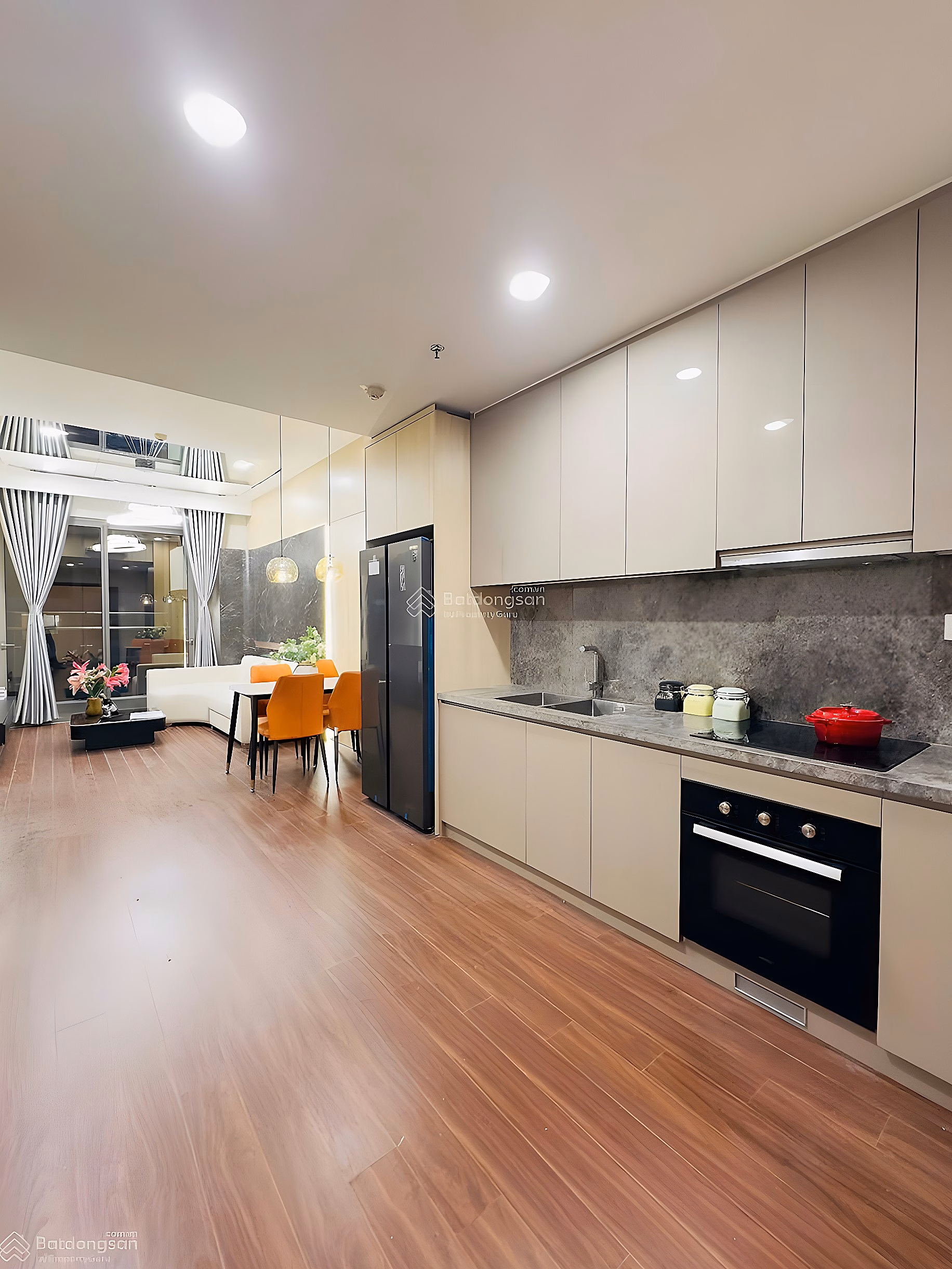 Vinhomes Ocean Park apartment shopping cart price is lower than market price. Suitable for investment & residence. The law is clear