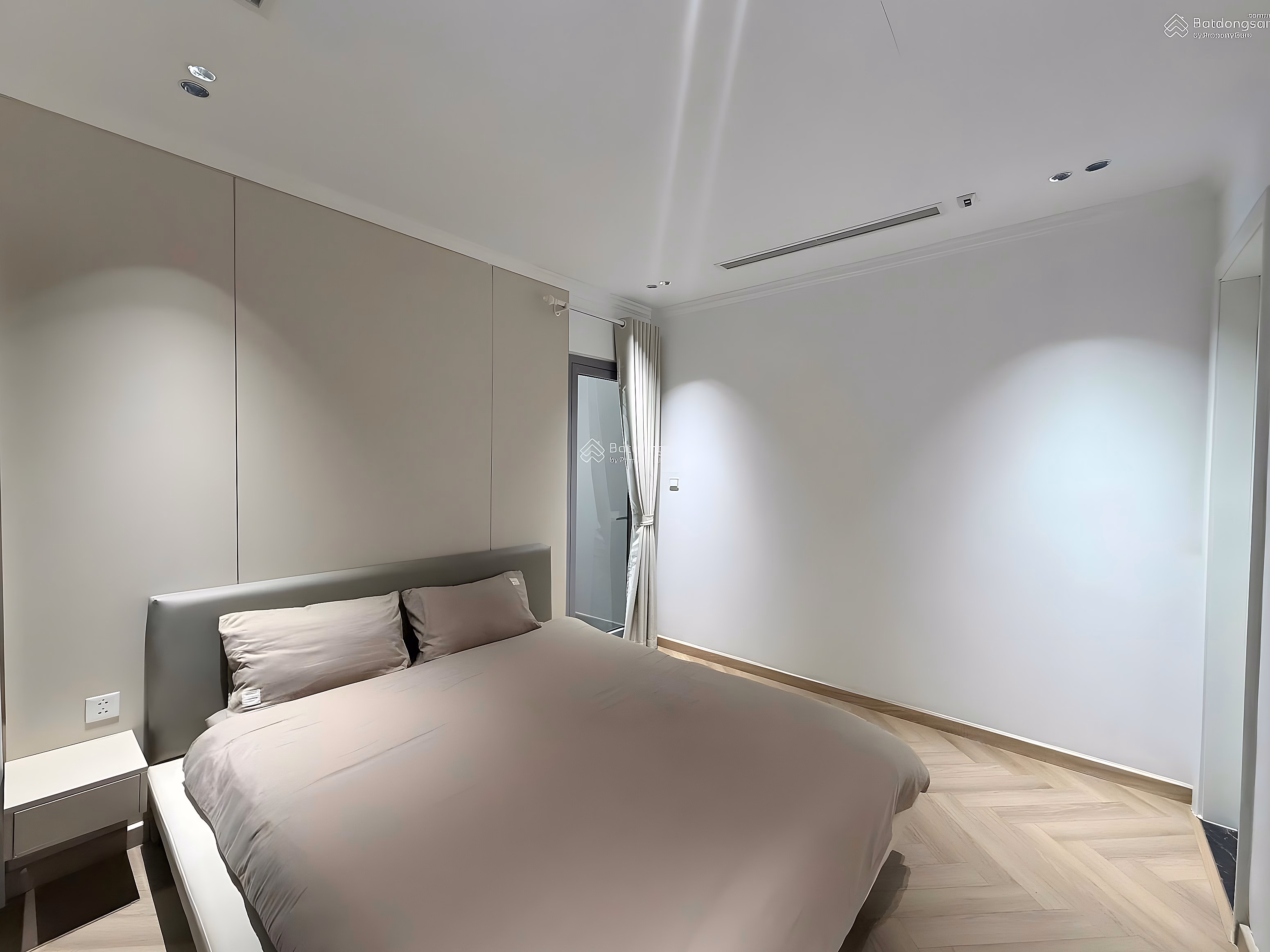 Collection of 2 bedroom - 3 bedroom - 4 bedroom duplex apartments, Royal City penthouses priced from only 16 million/month***