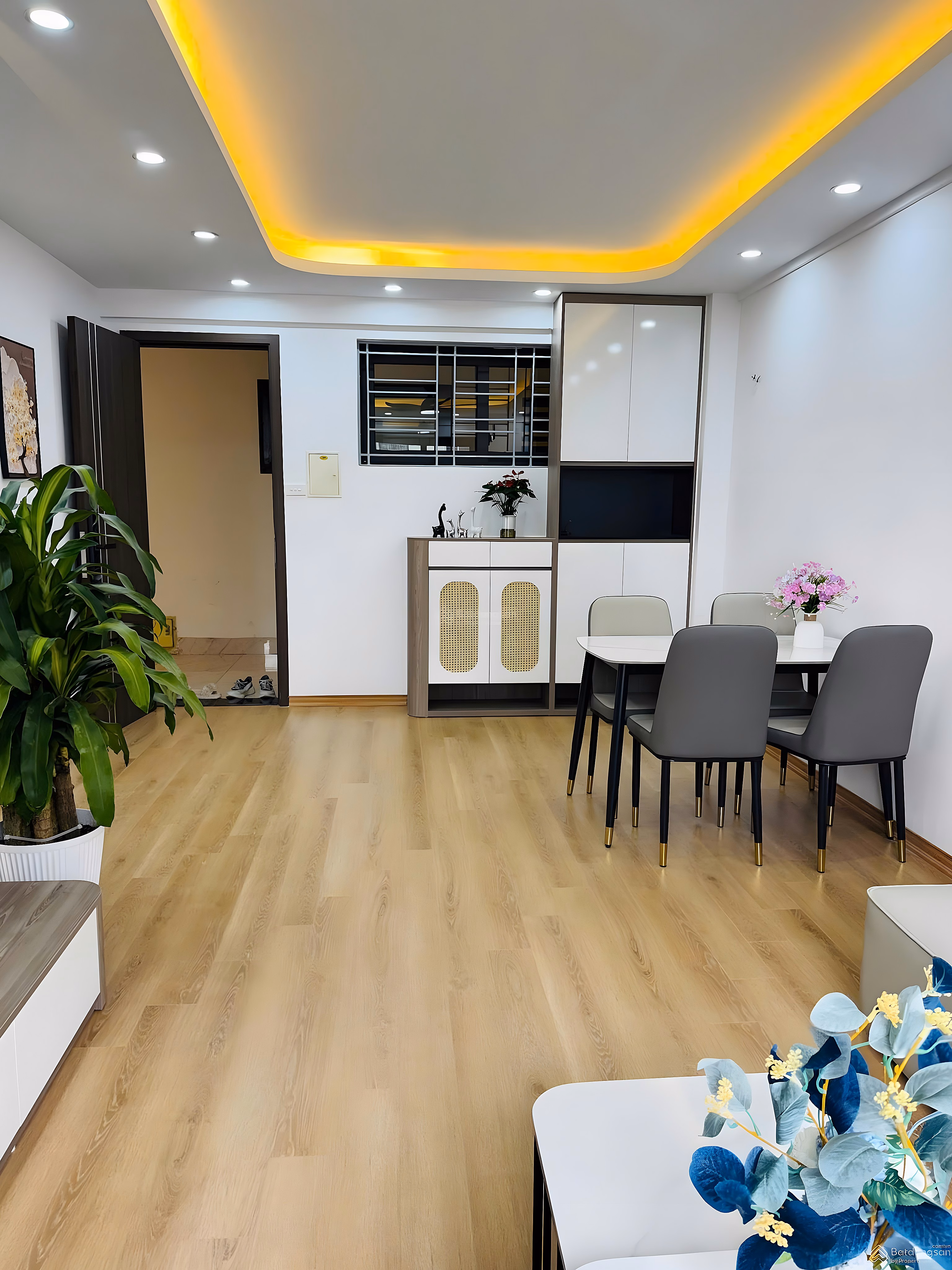 GOOD PRICE 4.9 billion - PINK BOOK - 2 BEDROOM - NEWLY REPAIRED HOUSE FULL INTERIOR - LINH DAM PENINSULA