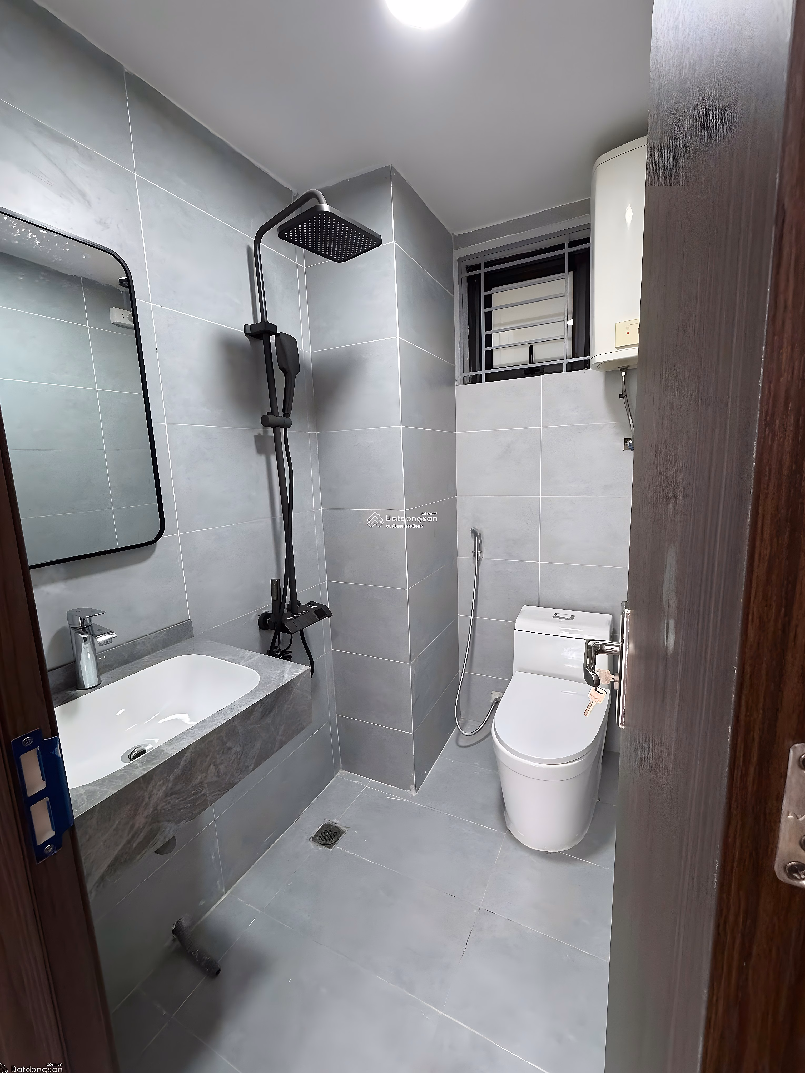 GOOD PRICE 4.9 billion - PINK BOOK - 2 BEDROOM - NEWLY REPAIRED HOUSE FULL INTERIOR - LINH DAM PENINSULA