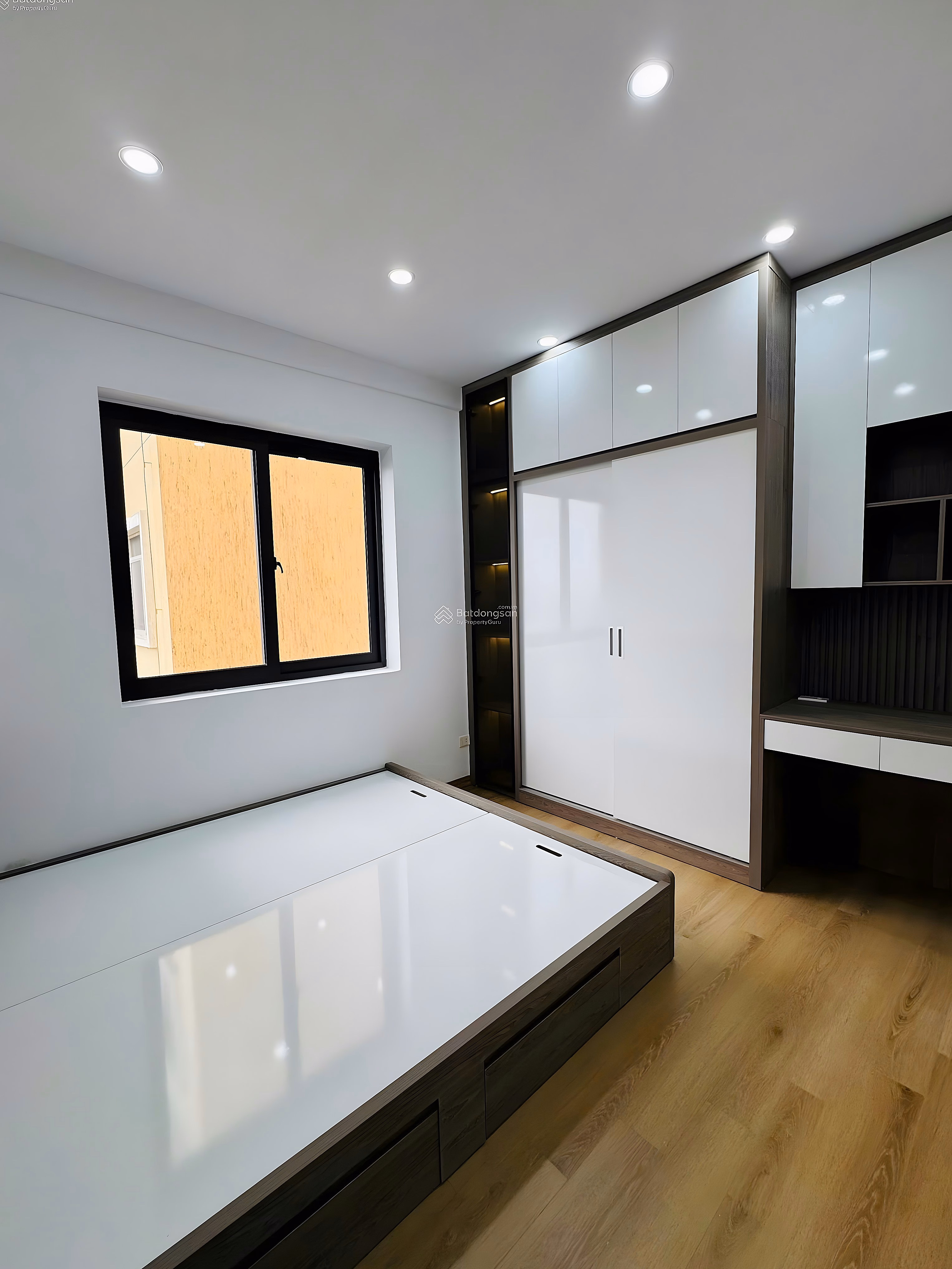 GOOD PRICE 4.9 billion - PINK BOOK - 2 BEDROOM - NEWLY REPAIRED HOUSE FULL INTERIOR - LINH DAM PENINSULA