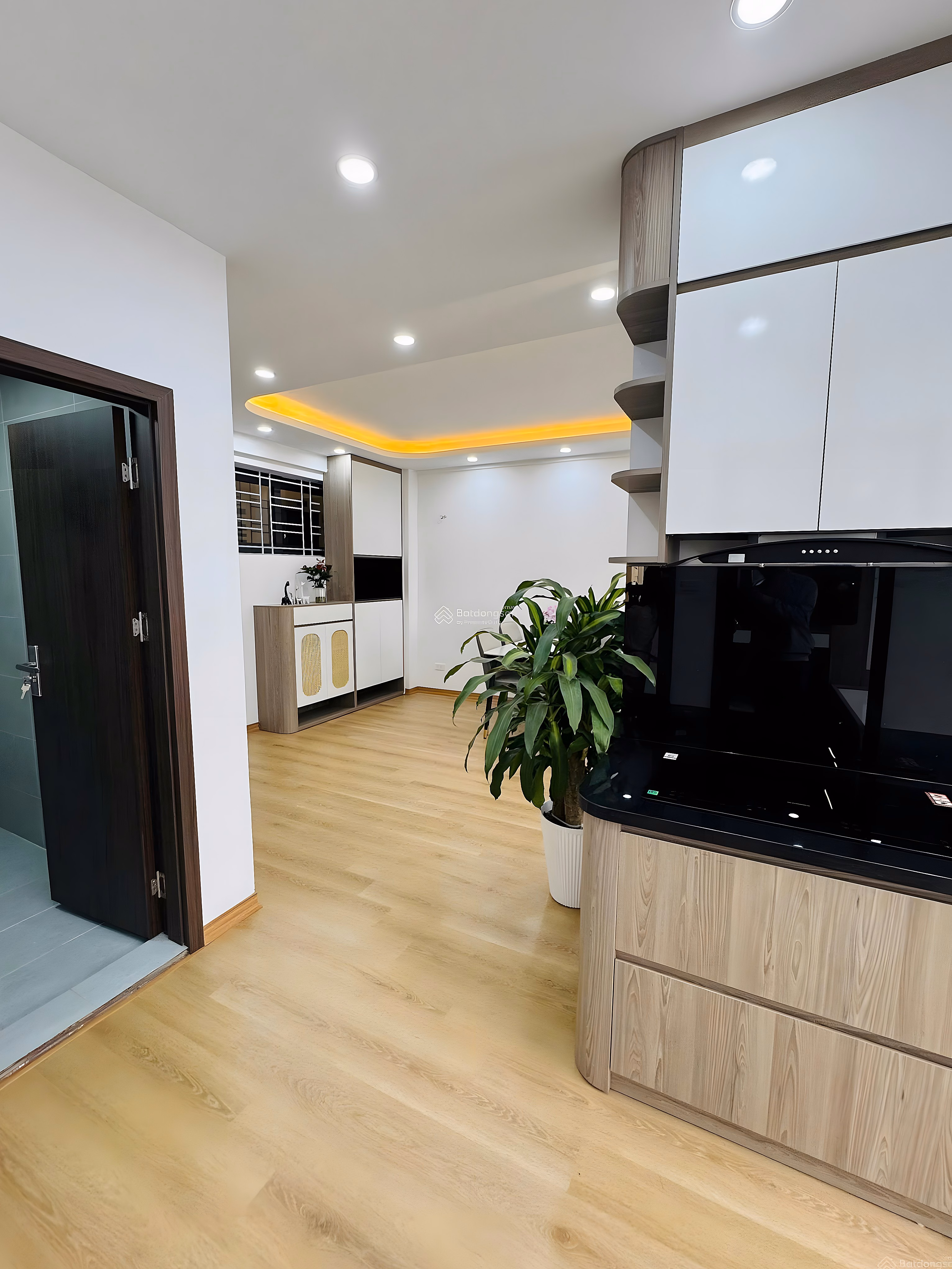 GOOD PRICE 4.9 billion - PINK BOOK - 2 BEDROOM - NEWLY REPAIRED HOUSE FULL INTERIOR - LINH DAM PENINSULA