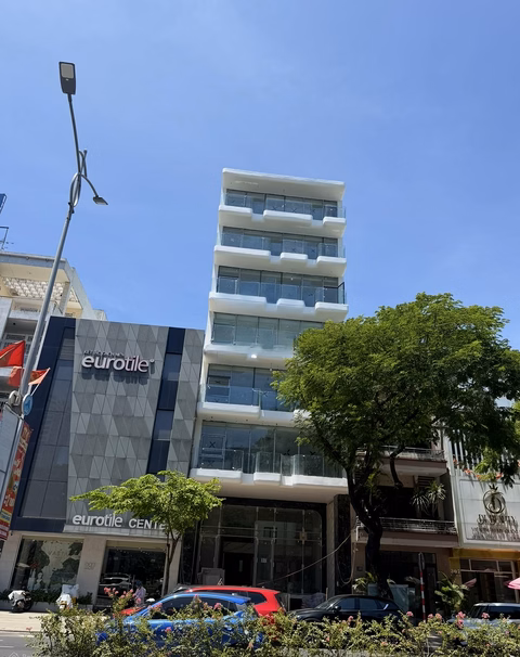 100% new building for rent, 6.5 floors on Nguyen Van Linh, high-class elevator, full fire protection, usable area 1440m²