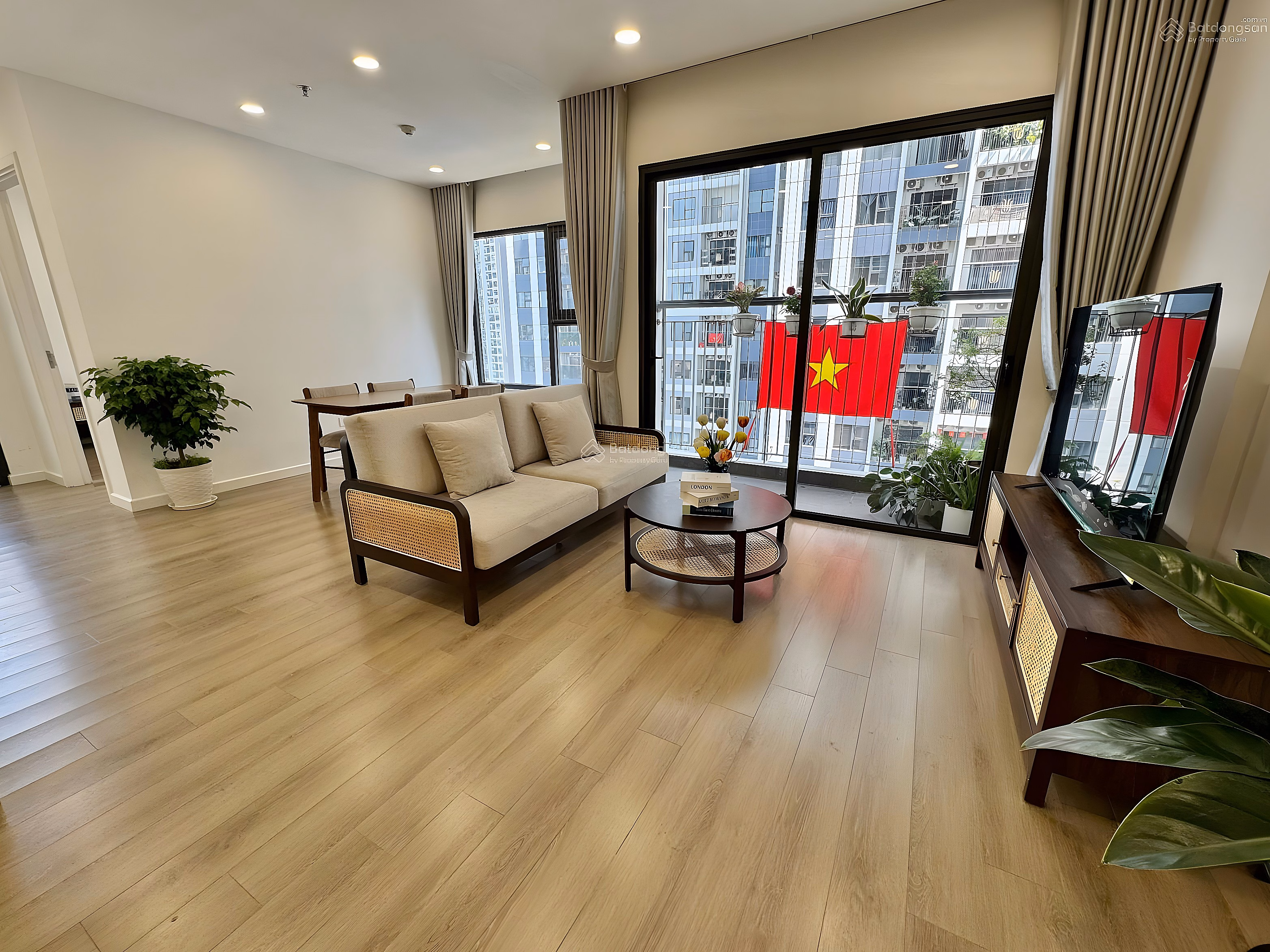 Super Hot: Quick sale 2 bedroom apartment + S303, 64m², 4 billion 330, corner apartment with lake view, most airy in Smart City