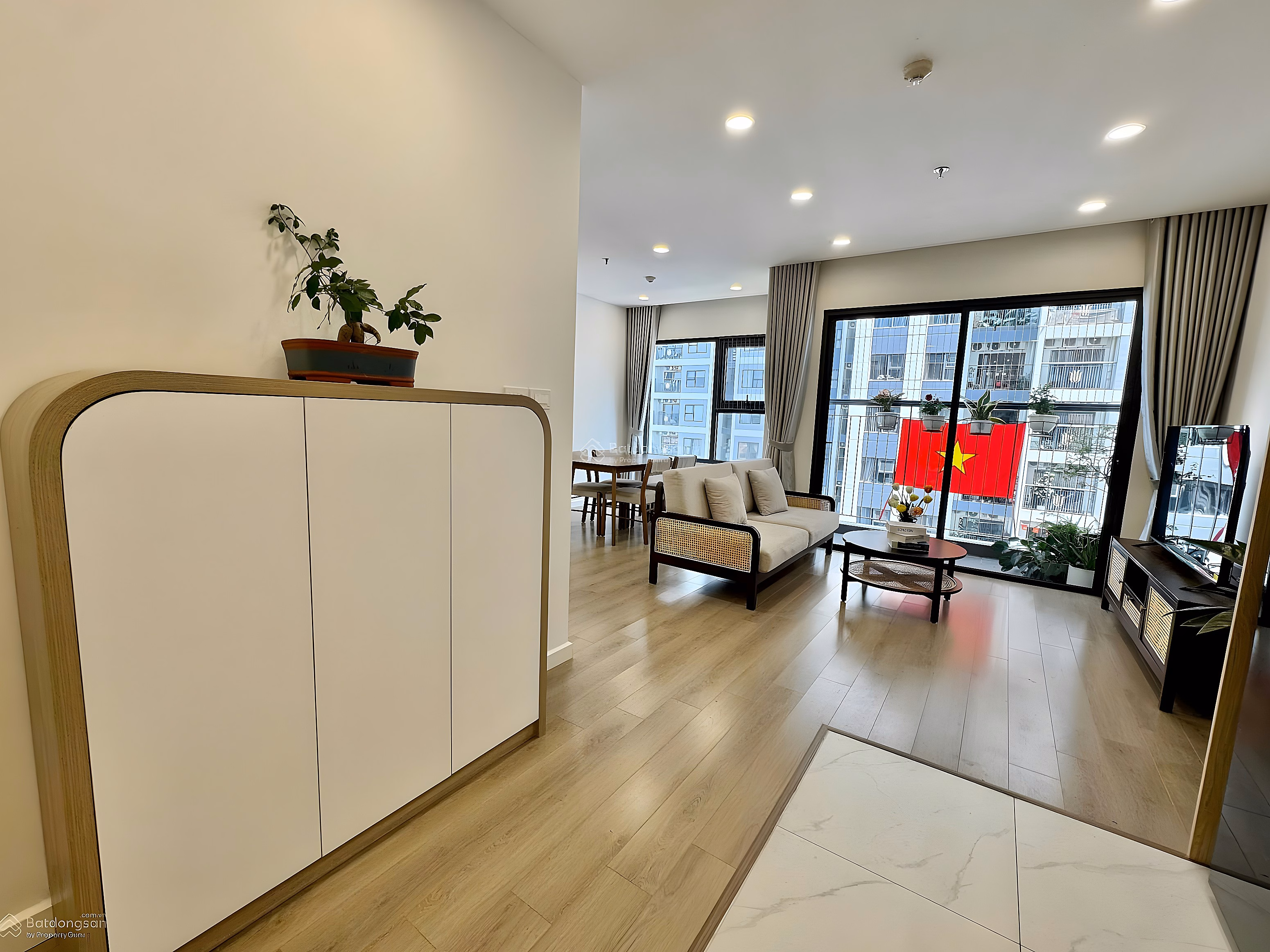 Super Hot: Quick sale 2 bedroom apartment + S303, 64m², 4 billion 330, corner apartment with lake view, most airy in Smart City