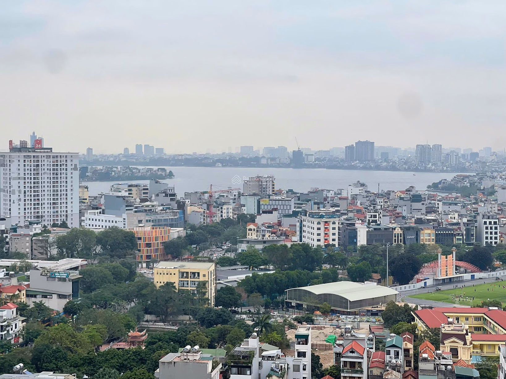 Owner needs to sell 3-bedroom corner apartment 102m² Kosmo building 161 Xuan La, direct view of West Lake & Nhat Tan Bridge