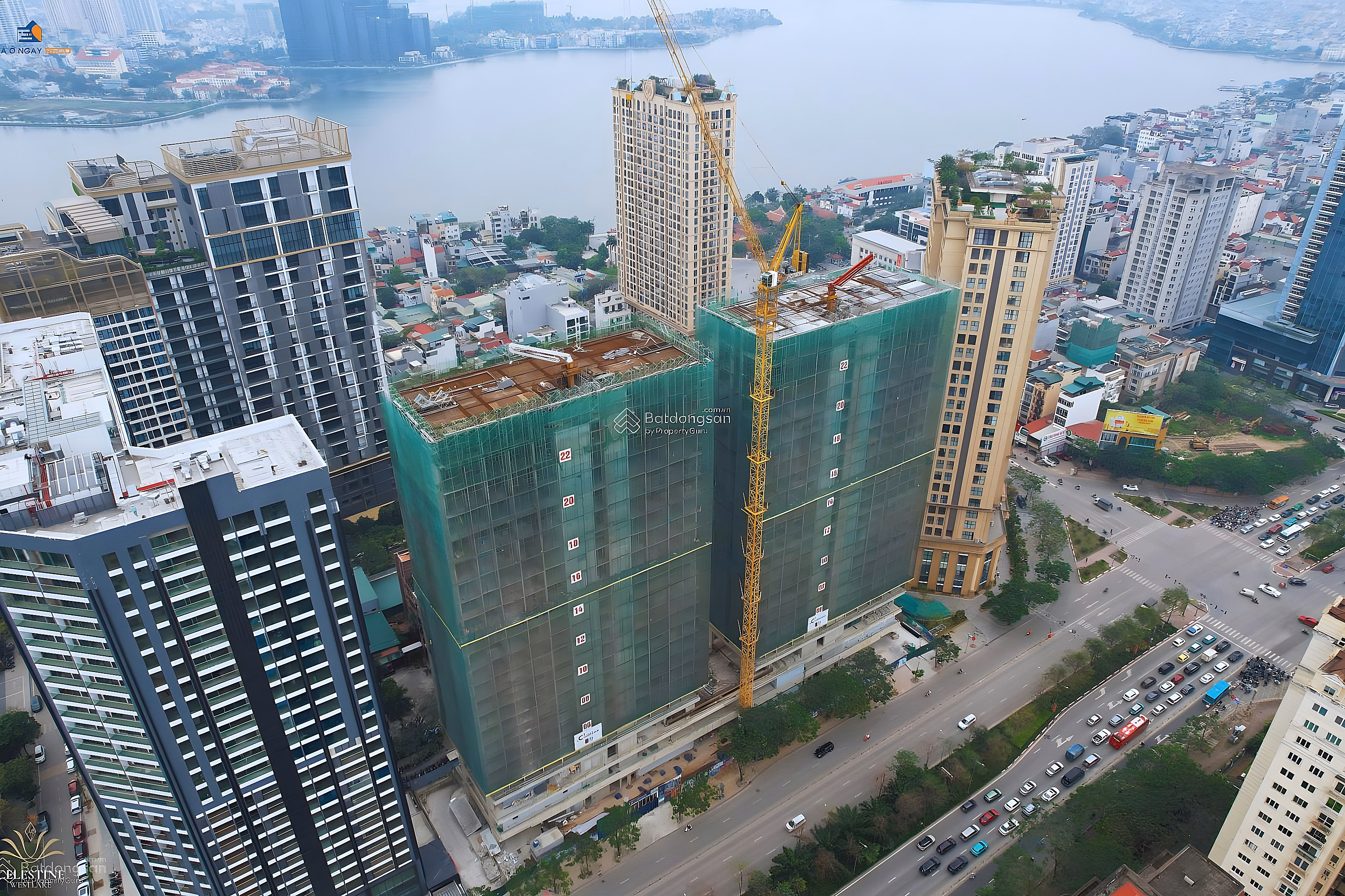 Corner apartment fund with 3 - 4 bedrooms from 110m2 with direct view of West Lake, cheapest price on the market. Only the last few units left!