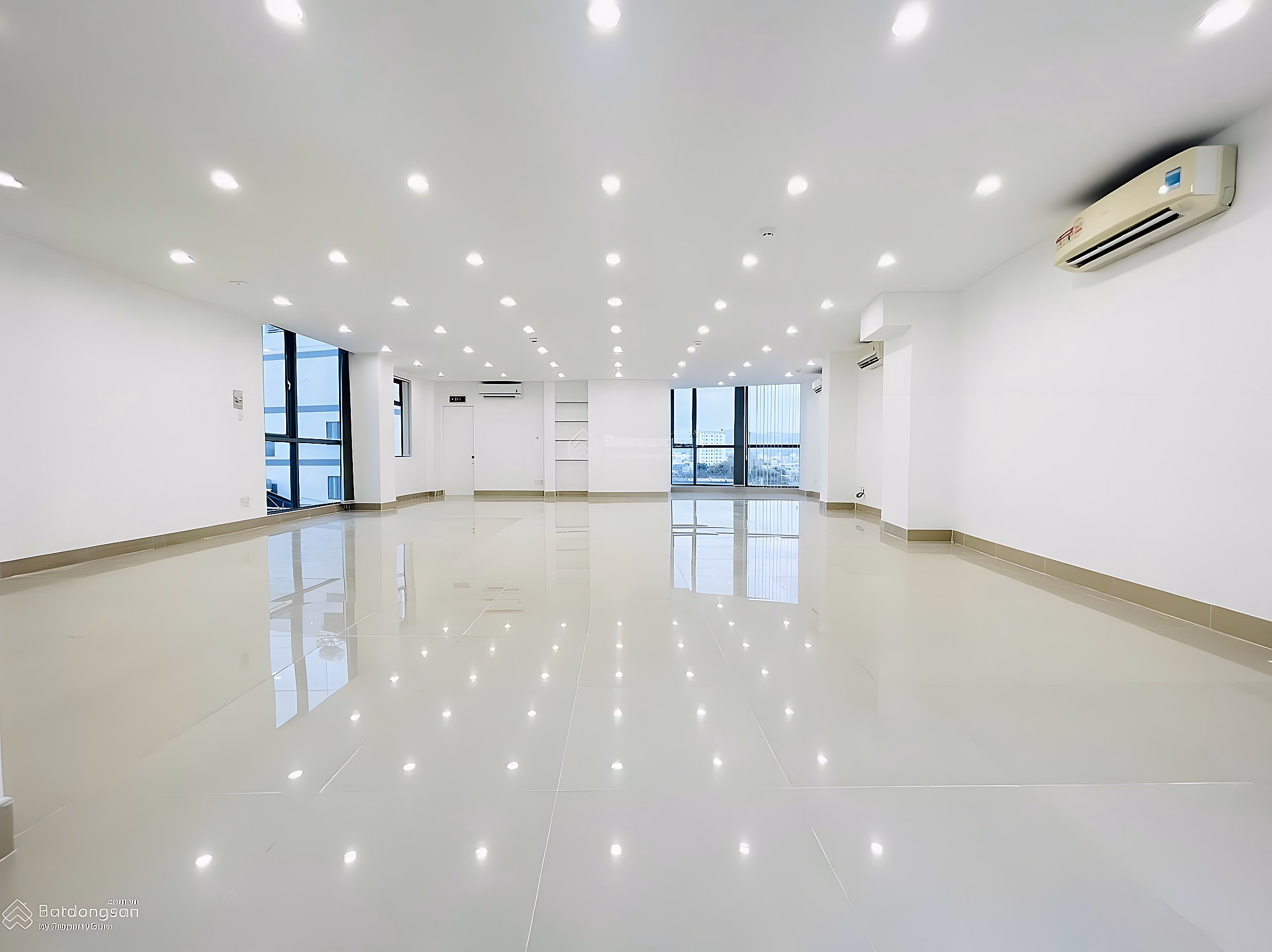 LOCAL FLOOR (GROUND FLOOR) & 2nd FLOOR FOR RENT - OFFICE BUILDING IN NHA TRANG CITY CENTER