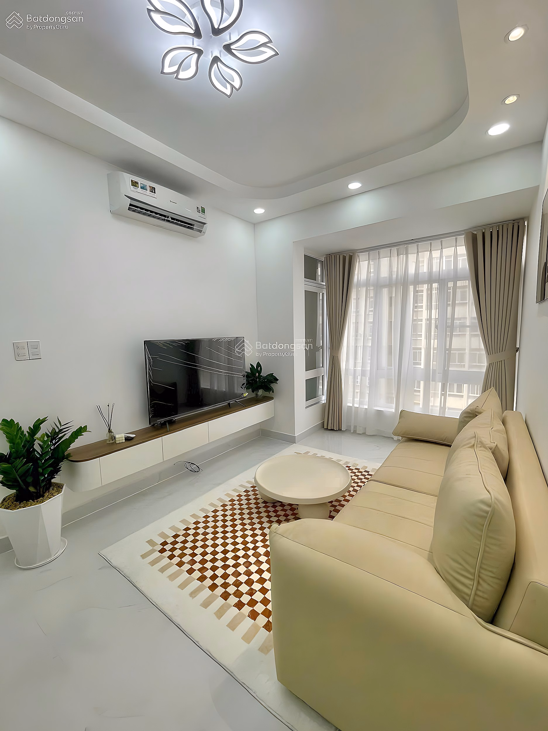 The owner urgently sells CH 2 bedrooms, 2 bathrooms, area 72m2, good price 2 billion 3 at Sunny Plaza, Go Vap district, portable book, full furniture.