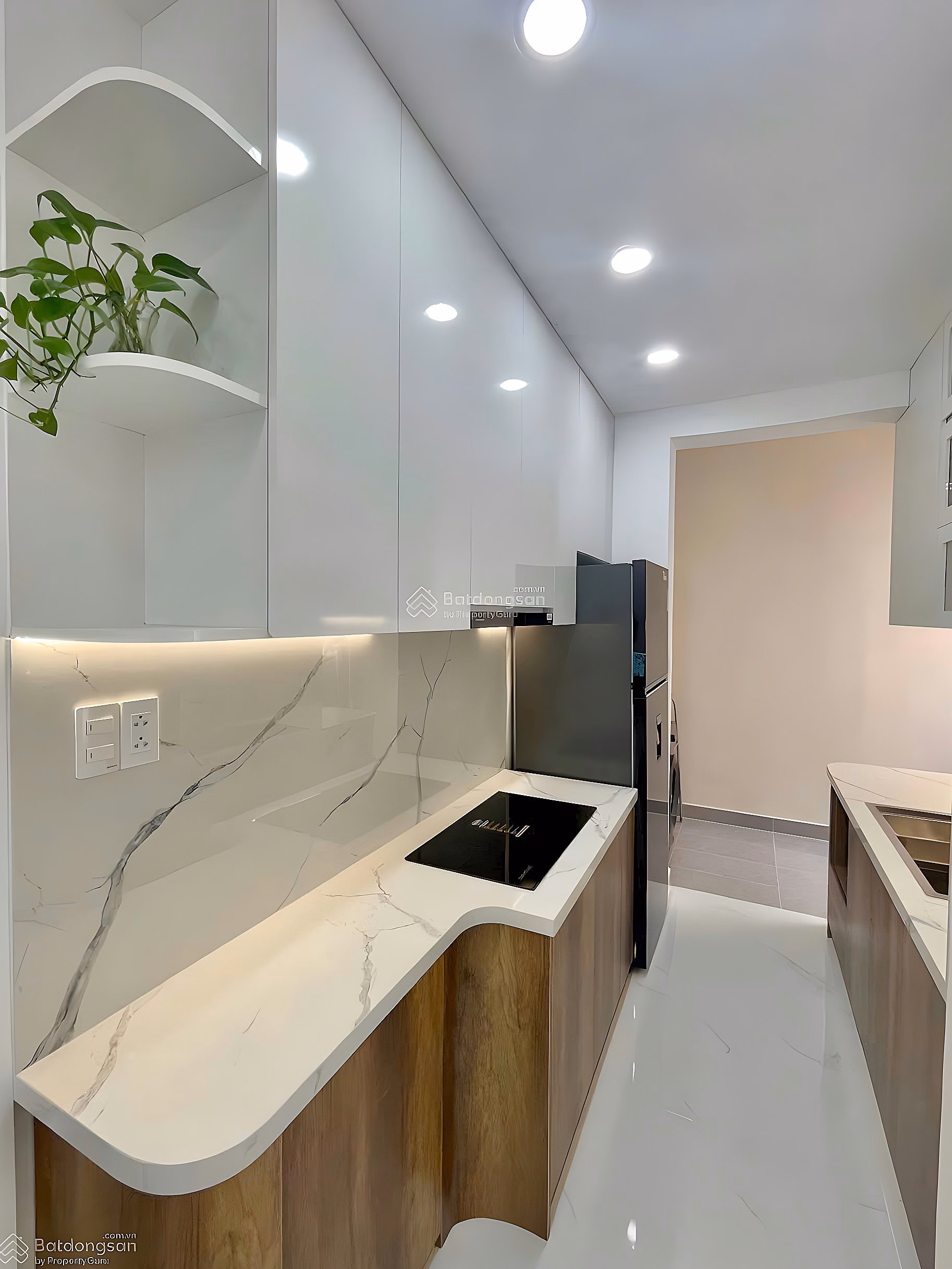 The owner urgently sells CH 2 bedrooms, 2 bathrooms, area 72m2, good price 2 billion 3 at Sunny Plaza, Go Vap district, portable book, full furniture