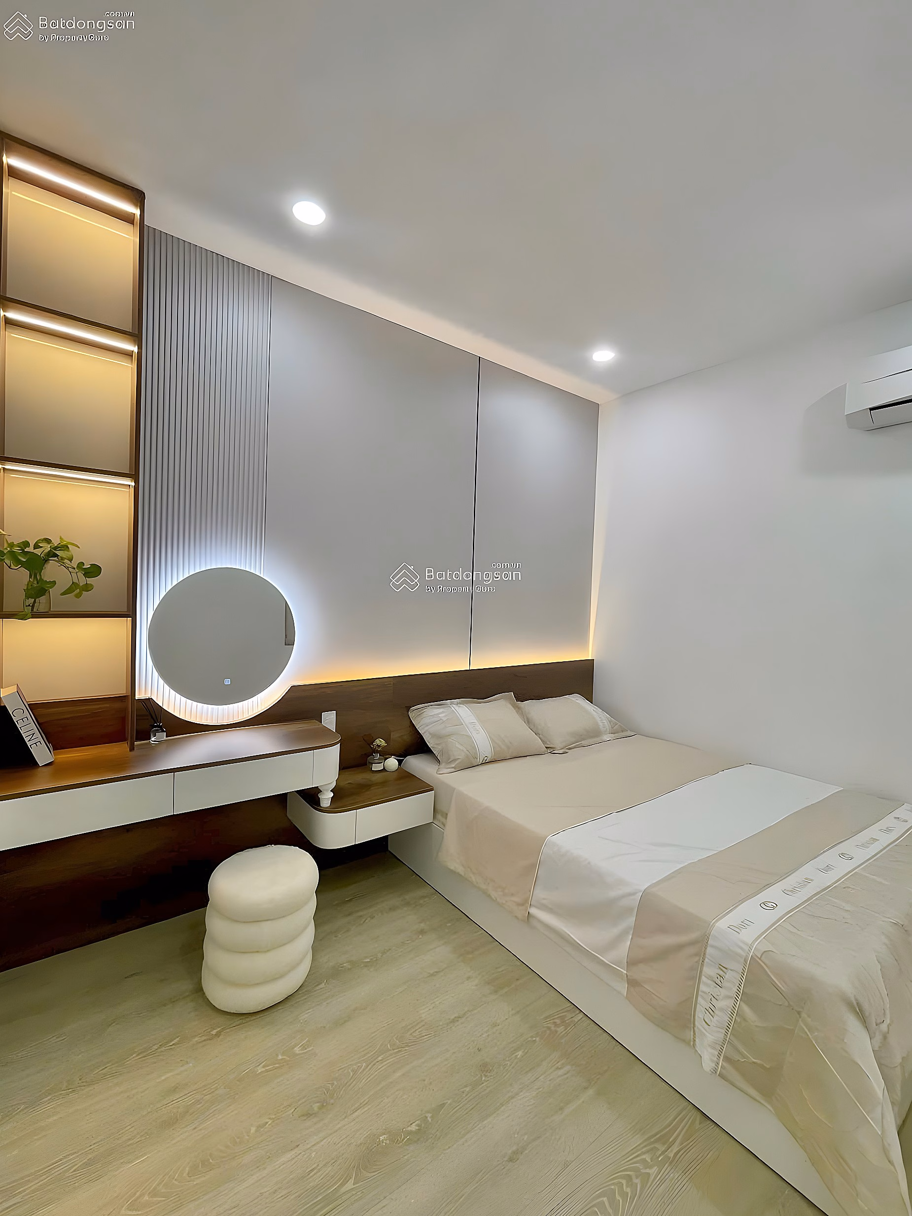 The owner urgently sells CH 2 bedrooms, 2 bathrooms, area 72m2, good price 2 billion 3 at Sunny Plaza, Go Vap district, portable book, full furniture