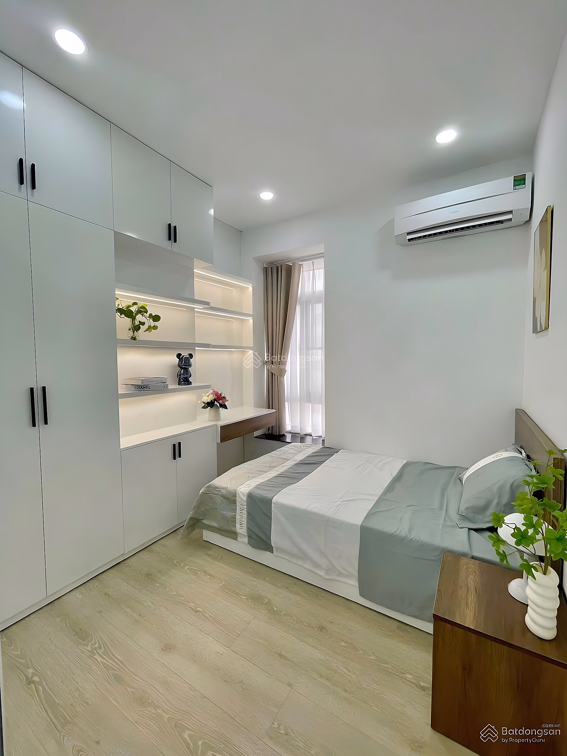 The owner urgently sells CH 2 bedrooms, 2 bathrooms, area 72m2, good price 2 billion 3 at Sunny Plaza, Go Vap district, portable book, full furniture