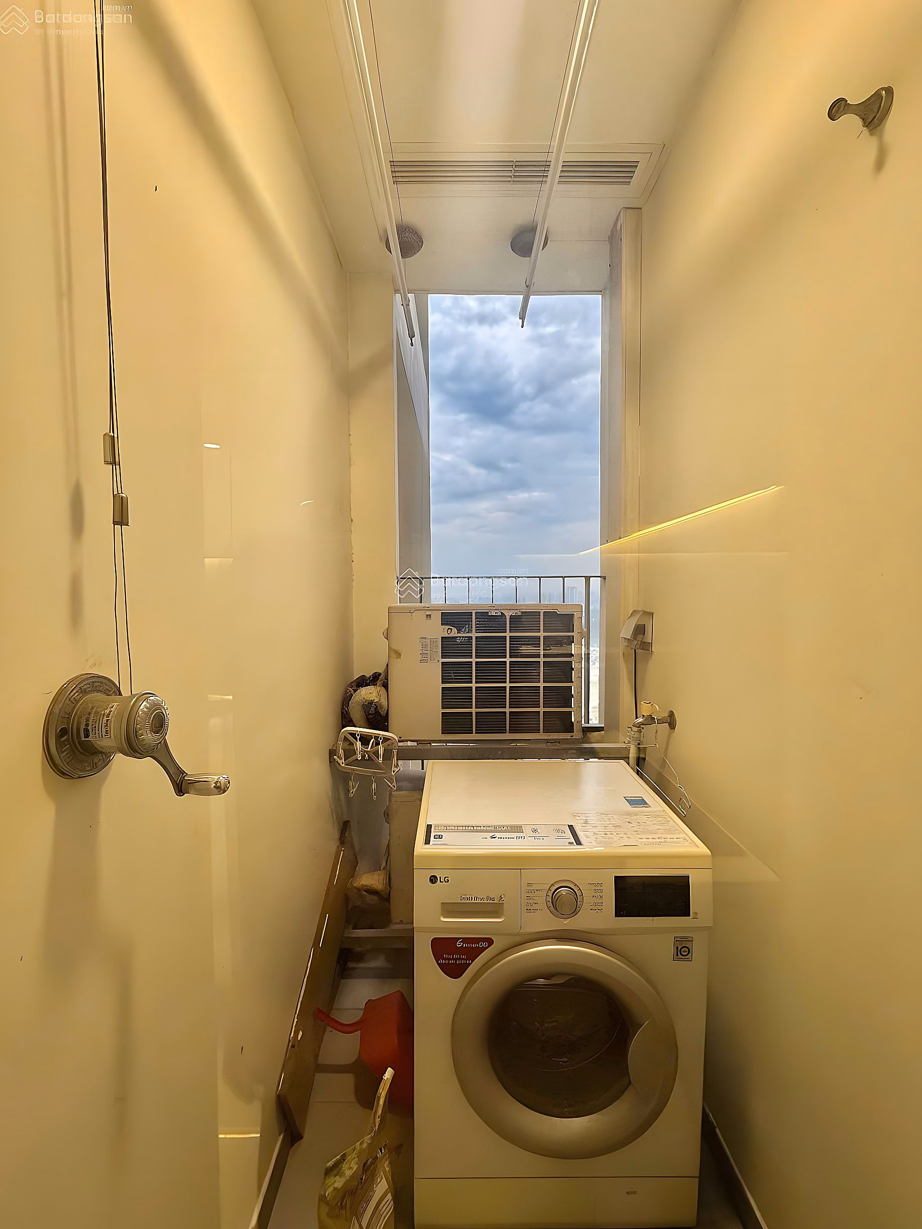 Screc Tower apartment for sale in Truong Sa District 3, area 70m², 2 bedrooms/2 bathrooms, full interior, SHR