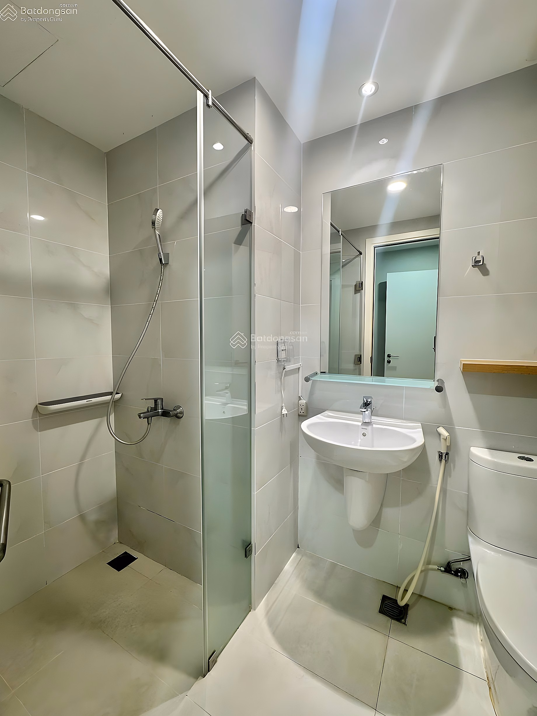 Screc Tower apartment for sale in Truong Sa District 3, area 70m², 2 bedrooms/2 bathrooms, full interior, SHR