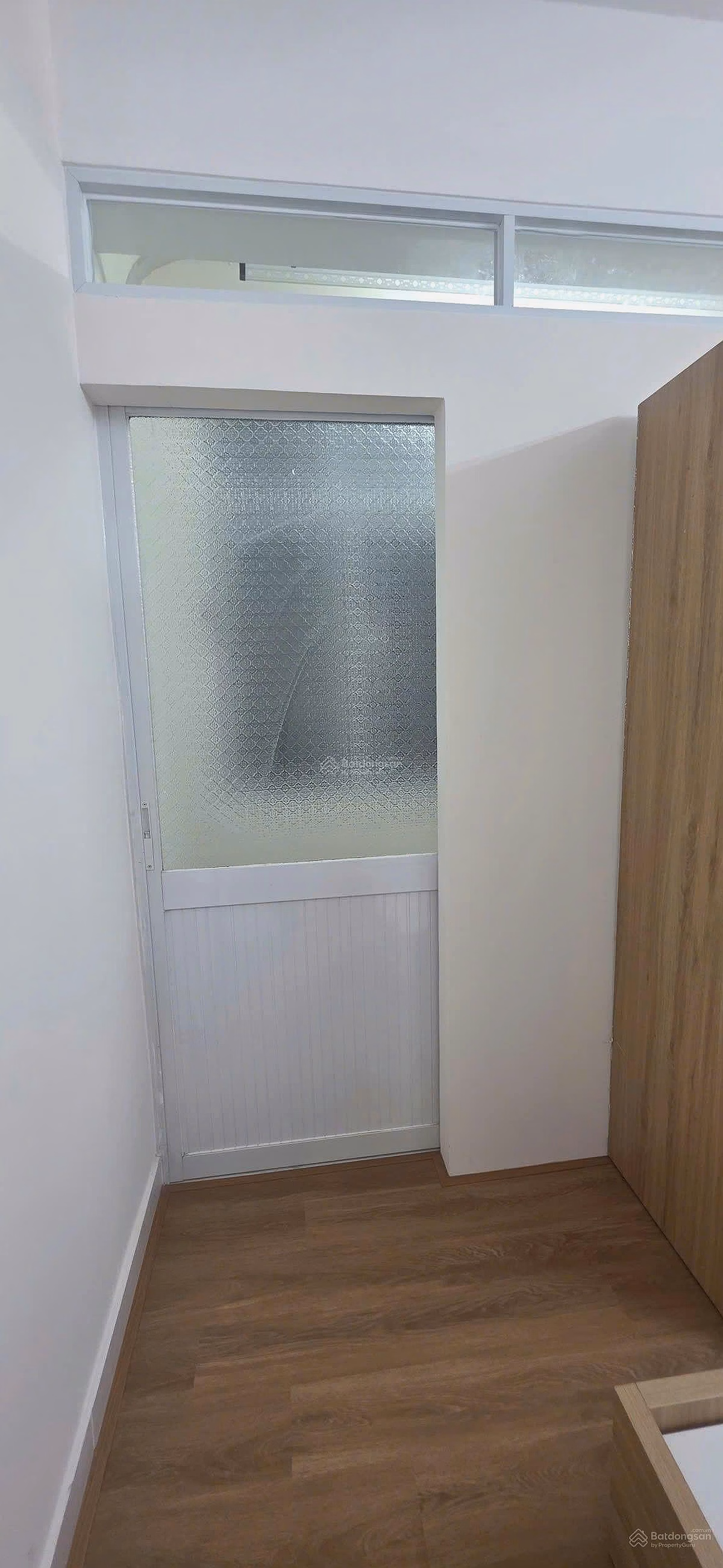 Urgent sale of apartment building with stairs Nguyen Kim District 10, loft, stairs 2nd floor, area 50 m2, 2 bedrooms, 1 bathroom
