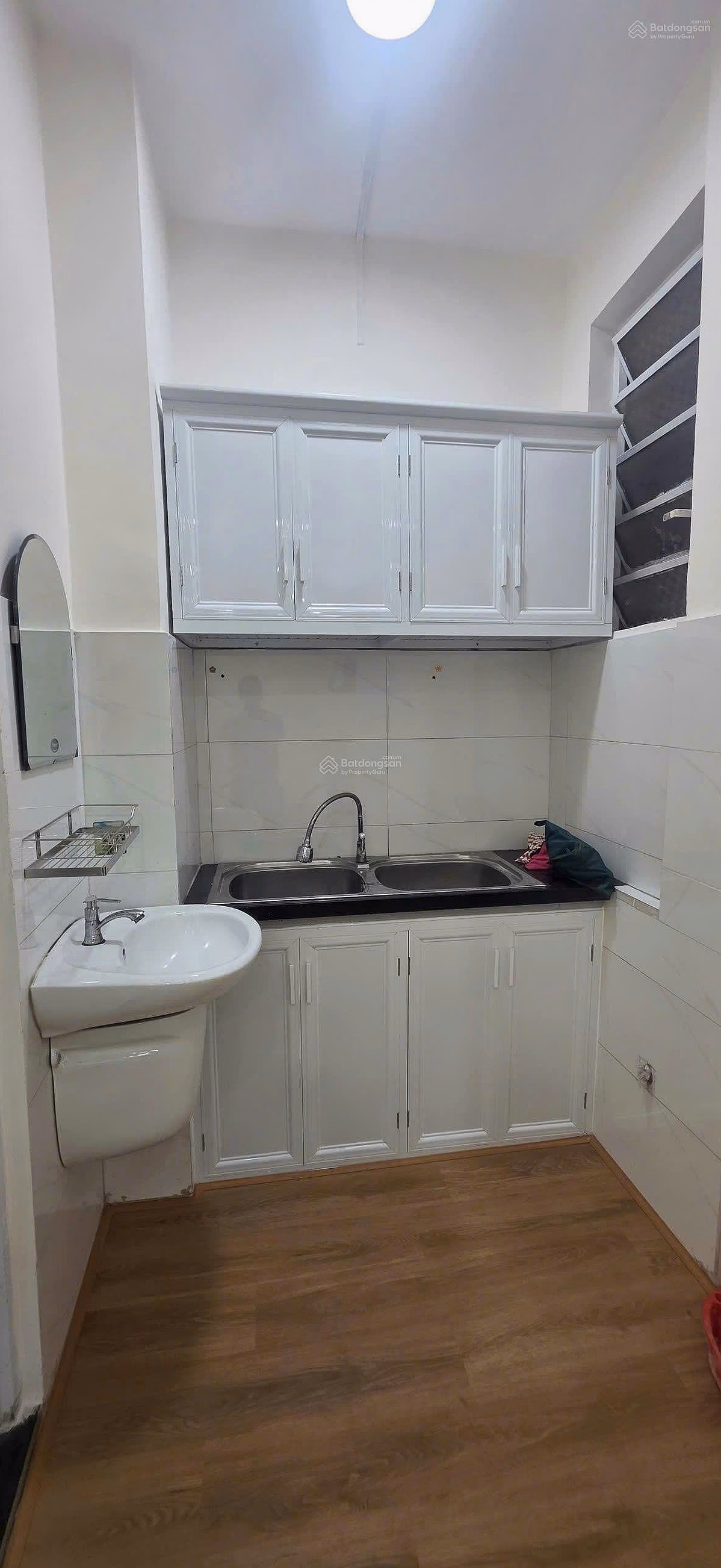 Urgent sale of apartment building with stairs Nguyen Kim District 10, loft, stairs 2nd floor, area 50 m2, 2 bedrooms, 1 bathroom