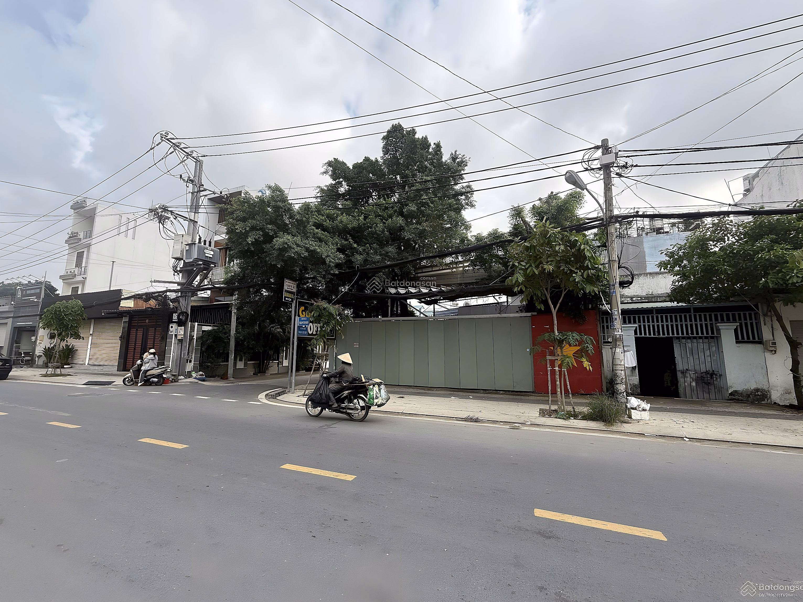 Rare item on the corner of 2 fronts of Dong Thanh