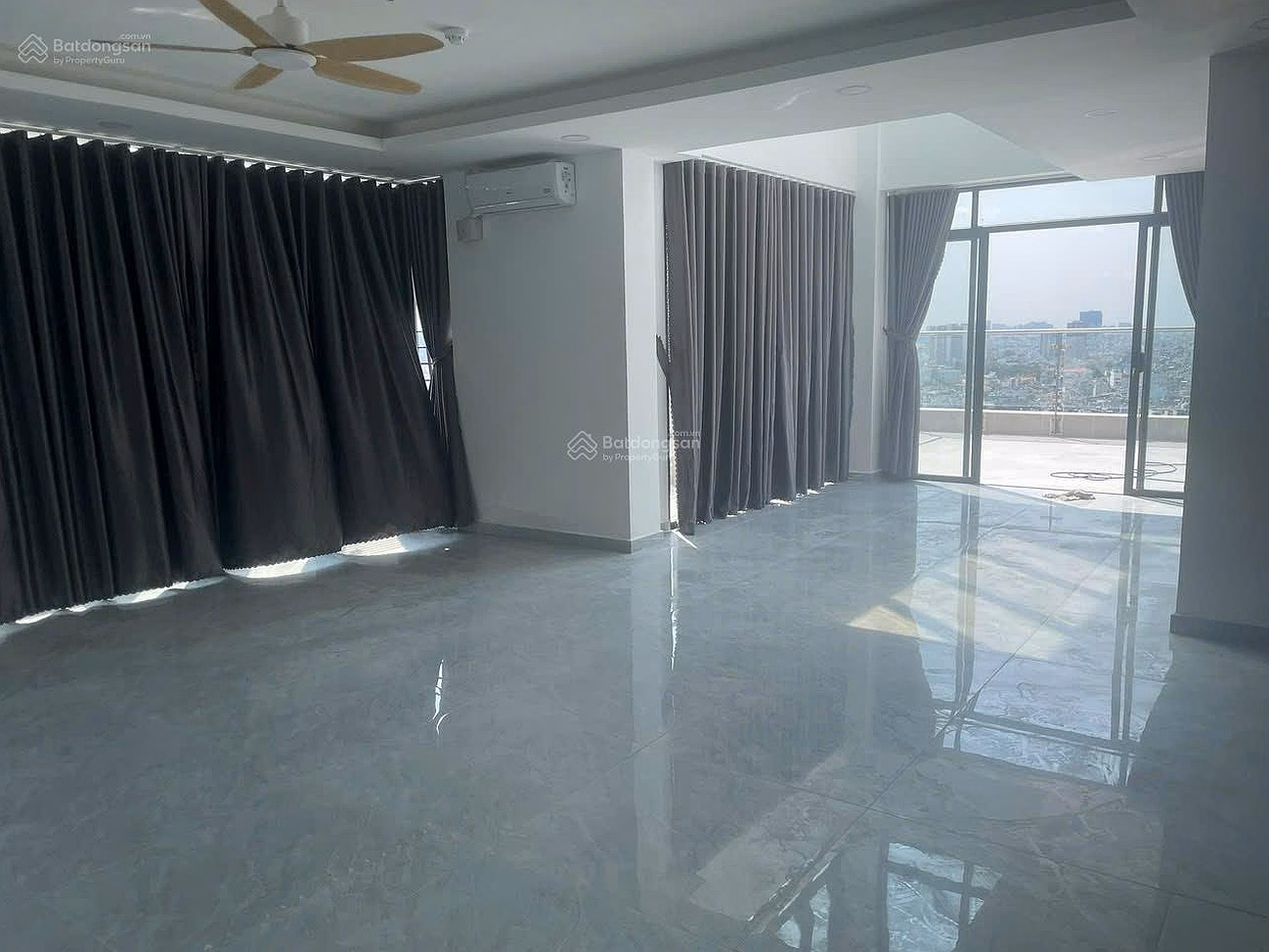 Penthouse for rent in Bay Hien apartment, 240m2, 4 bedrooms, 4 bathrooms, price 25 million*** Trung