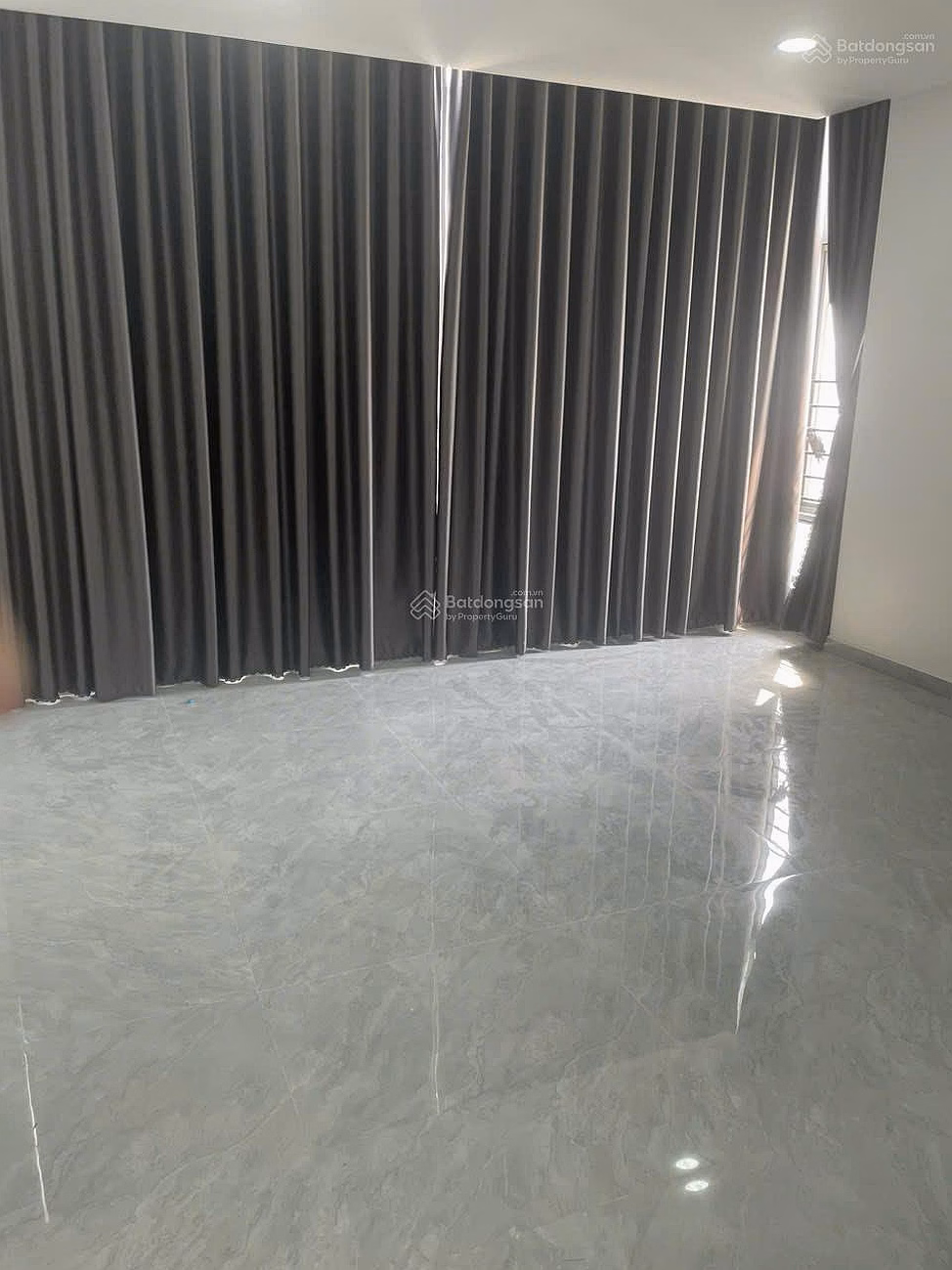 Penthouse for rent in Bay Hien apartment, 240m2, 4 bedrooms, 4 bathrooms, price 25 million*** Trung