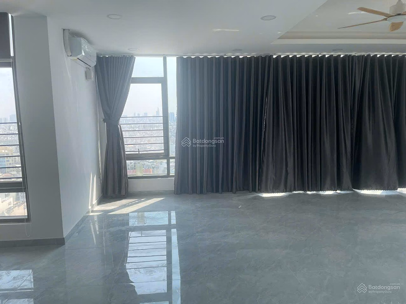 Penthouse for rent in Bay Hien apartment, 240m2, 4 bedrooms, 4 bathrooms, price 25 million*** Trung
