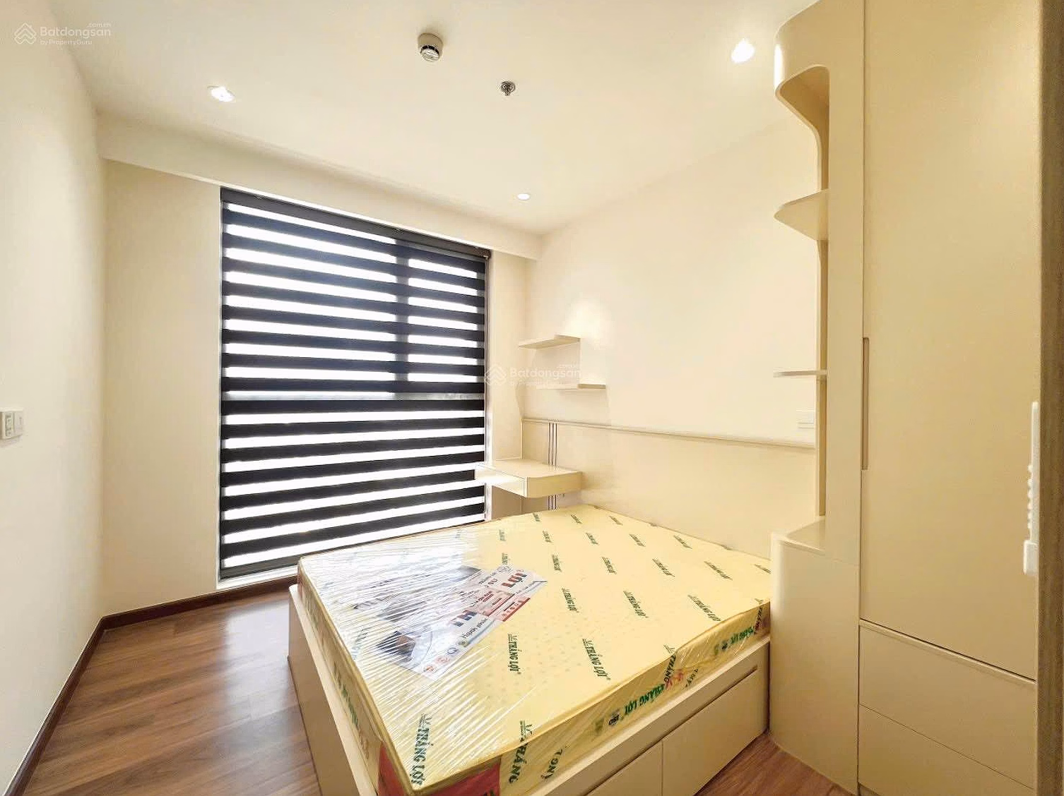Corner apartment for rent with 2 bedrooms, 2 bathrooms, including new furniture, 14 million/month