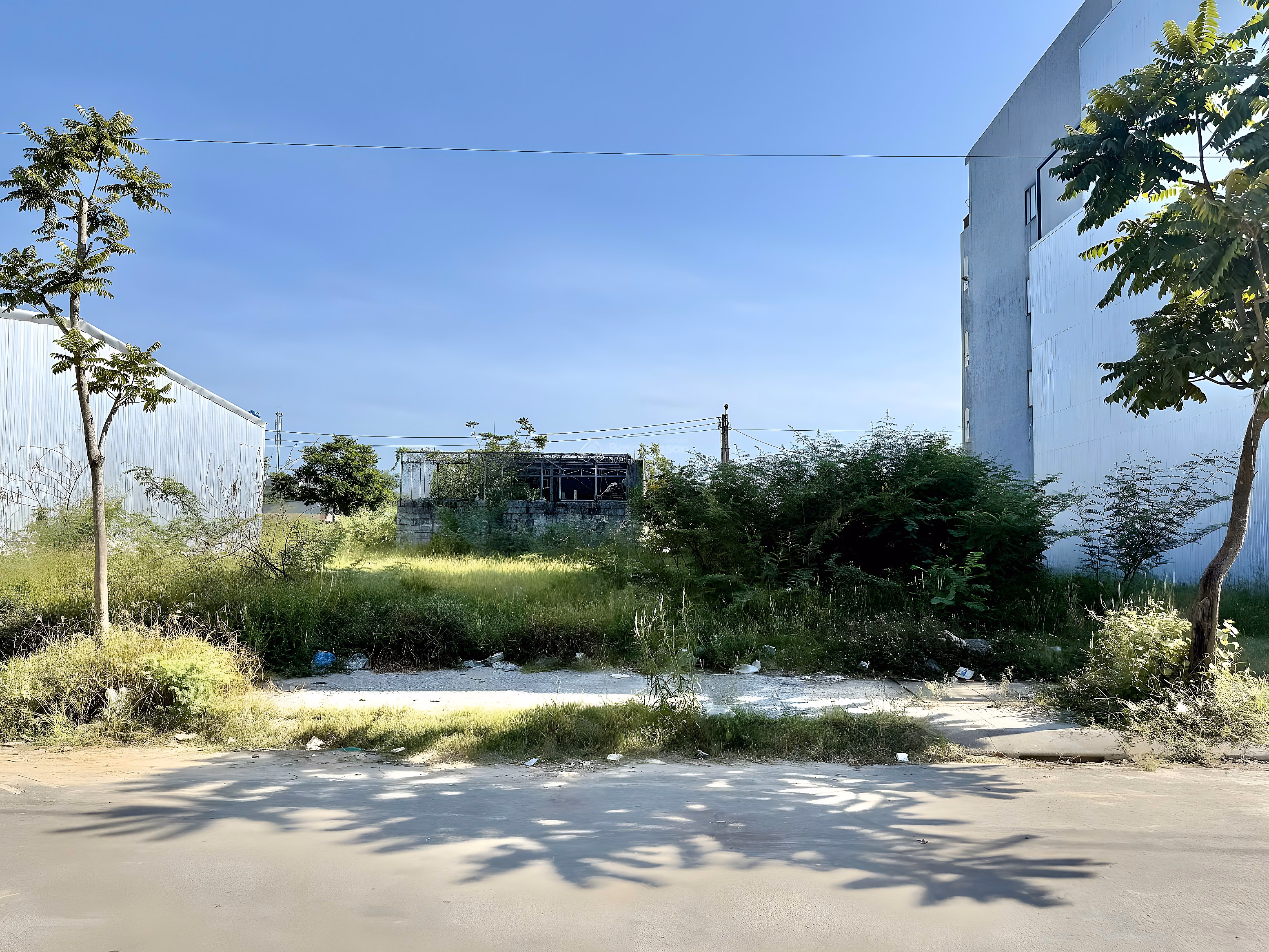 Xuan Phu QH land is parallel to Hoang Lanh street. Right on Vu Thang street. Near Hue Square