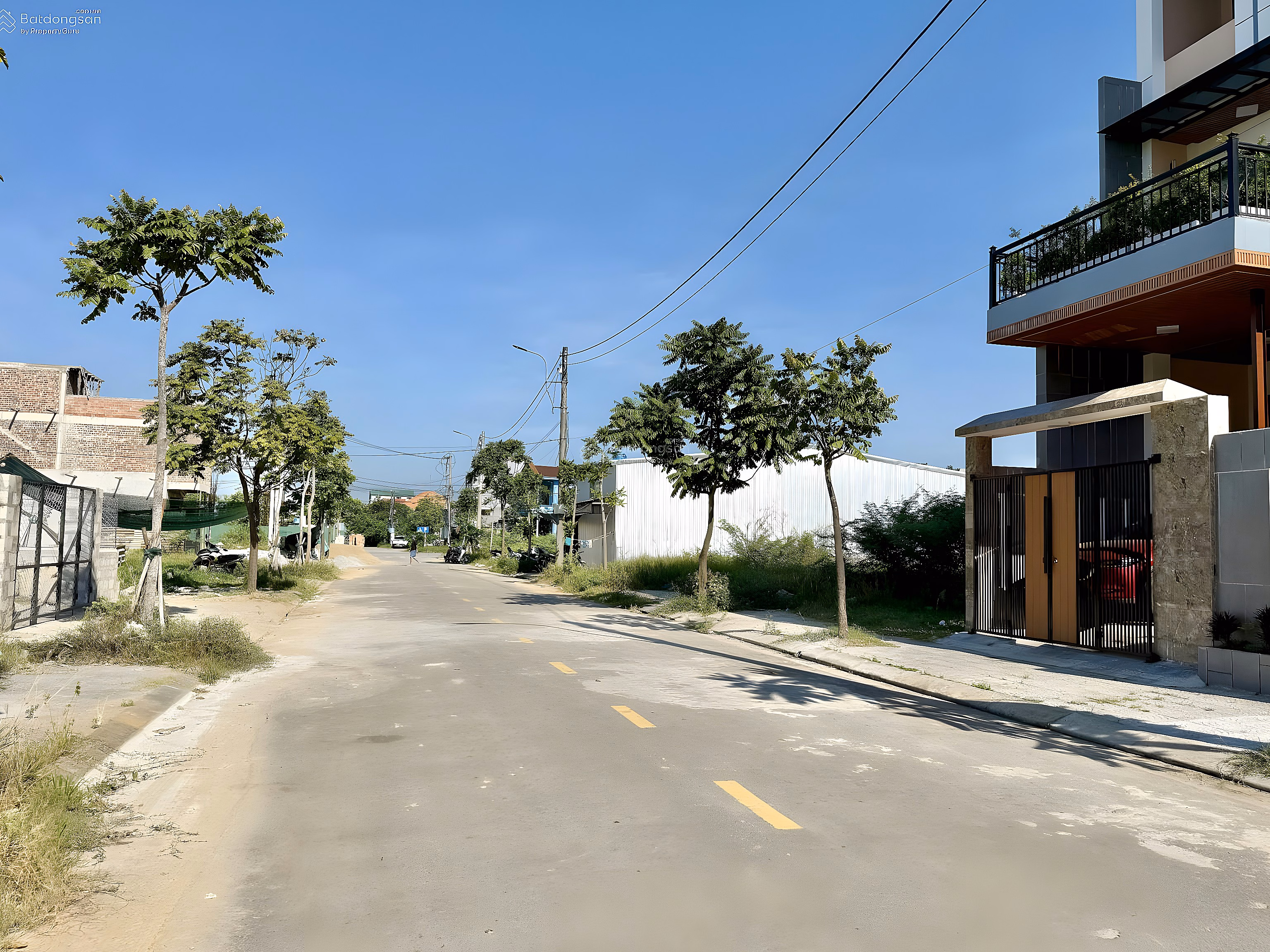 Xuan Phu QH land is parallel to Hoang Lanh street. Right on Vu Thang street. Near Hue Square
