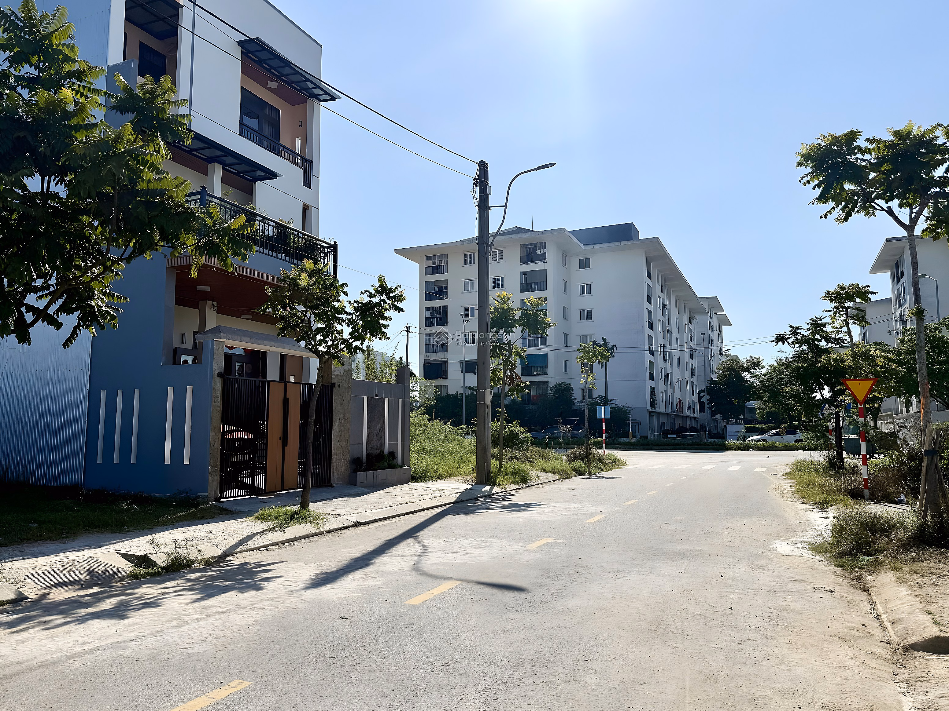 Xuan Phu QH land is parallel to Hoang Lanh street. Right on Vu Thang street. Near Hue Square