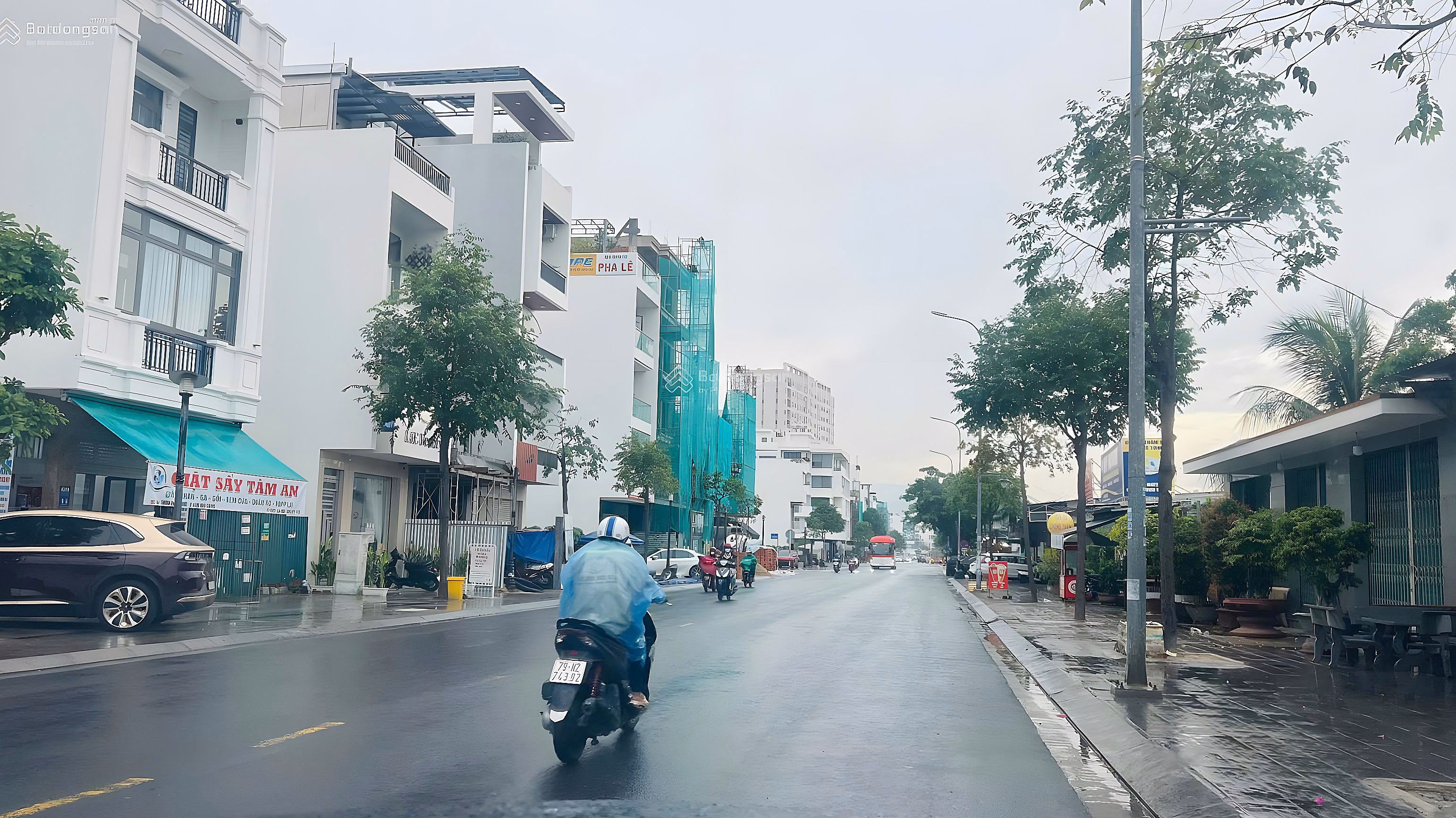 Owner sells 100m lot on Thich Quang Duc street facing East, cool, clean and beautiful, best price in the area, 0902 802 ***