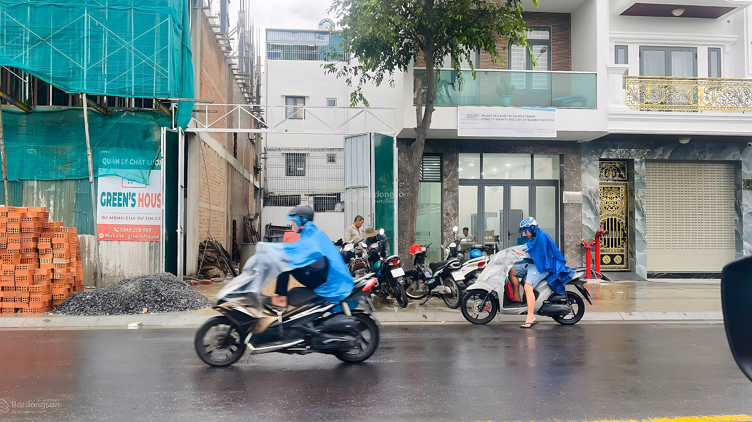 Owner sells 100m lot on Thich Quang Duc street facing East, cool, clean and beautiful, best price in the area, 0902 802 ***