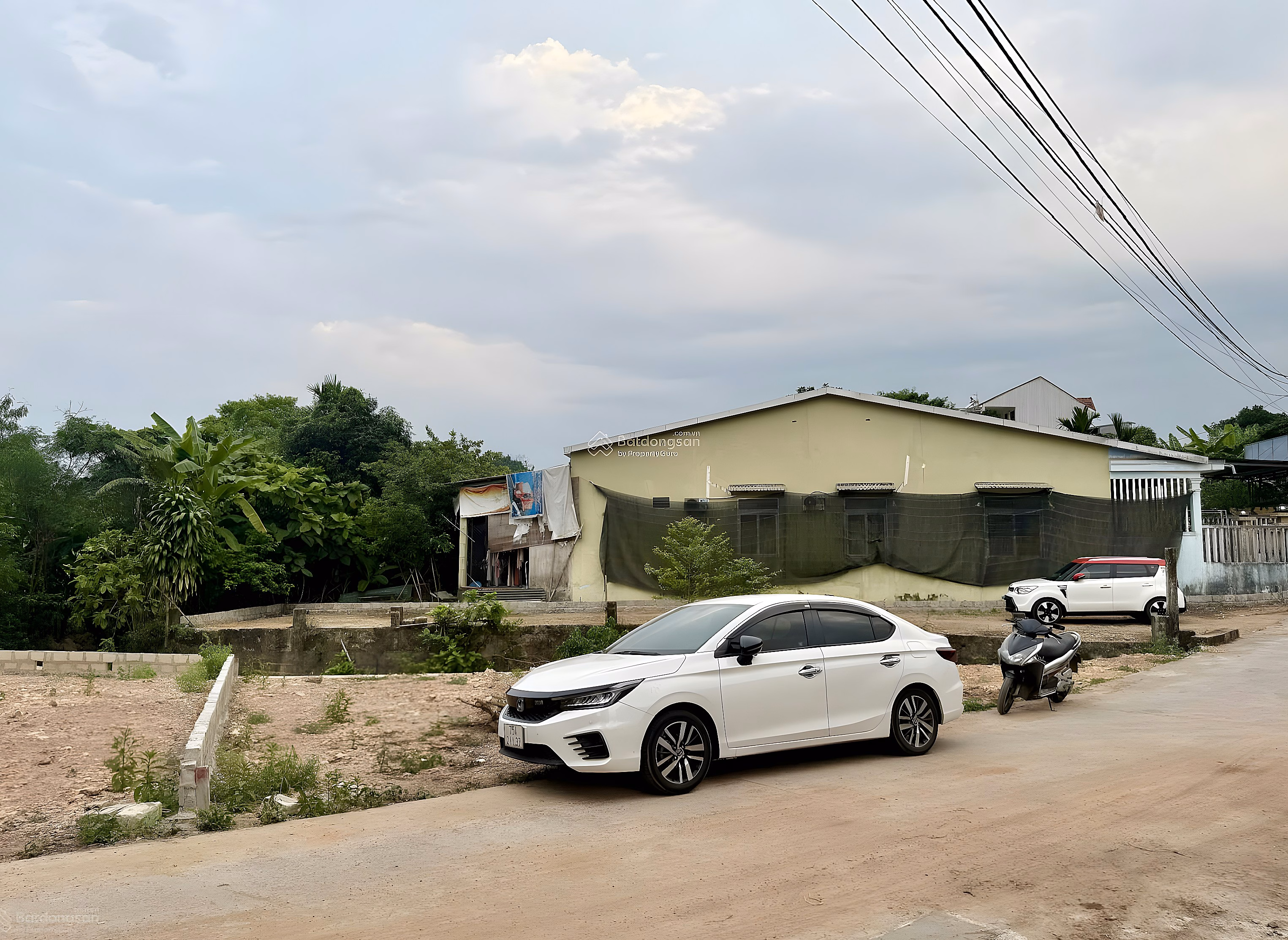 Facade of Thich Tinh Khiet. Spacious 10.4m wide. 100m from Bau Va Park
